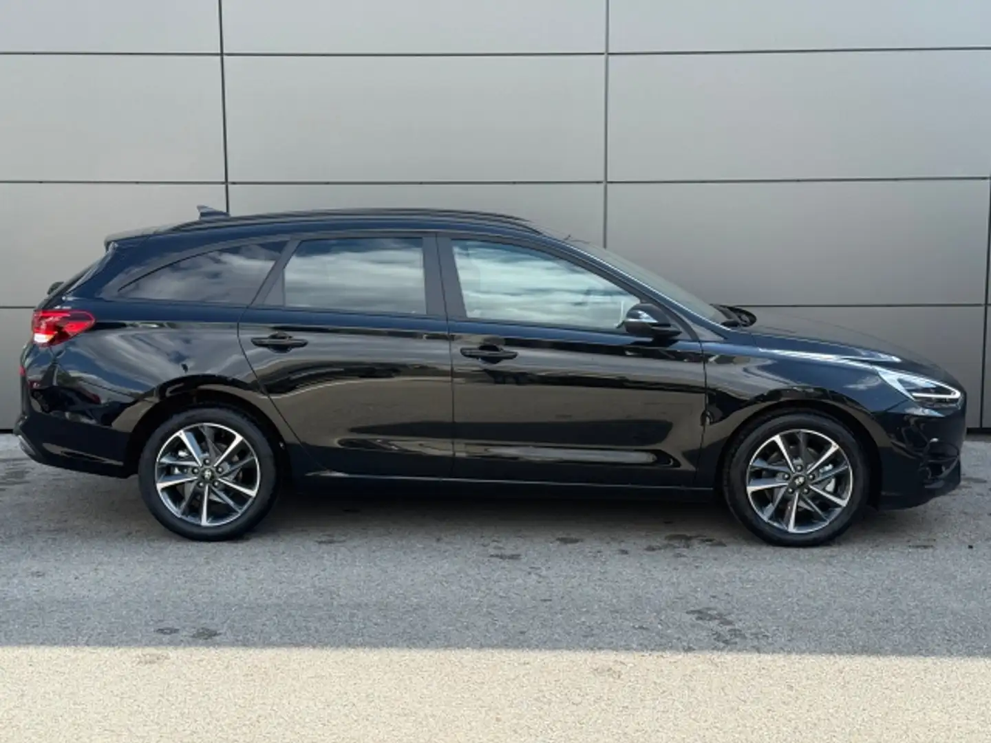 Hyundai i30 Kombi - PD GO Pl Schwarz - 2