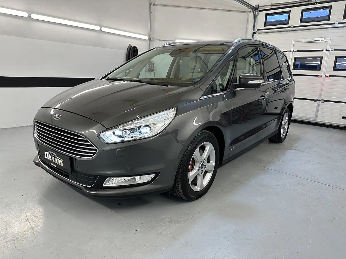 Ford Galaxy 2,0 EcoBlue SCR AWD Titanium Aut. 7 Sitze Grau - 1
