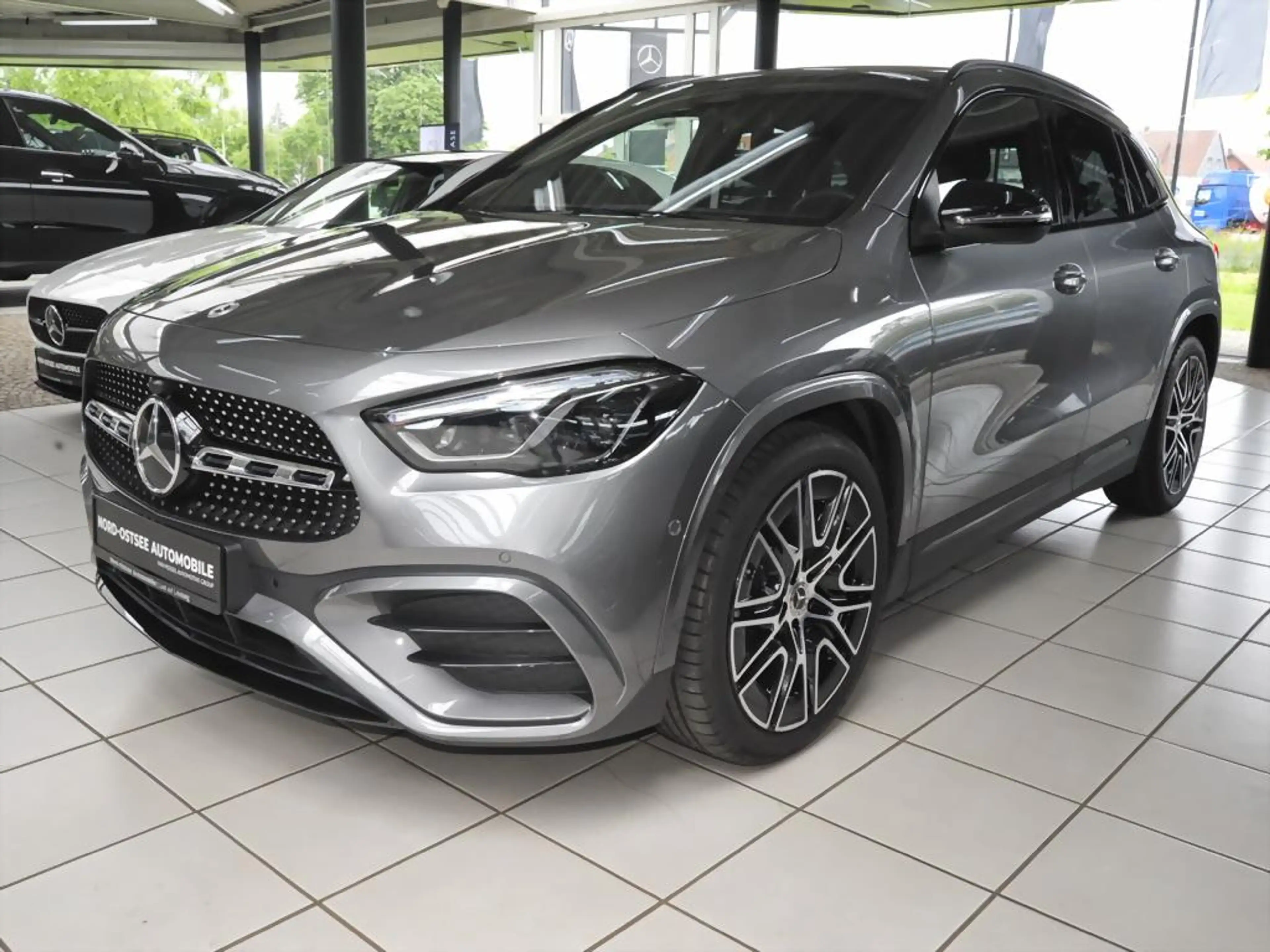 Mercedes-Benz GLA 200 d AMG ADV.+KAMERA PANO TEMPO AHK NIGHT — photo 7