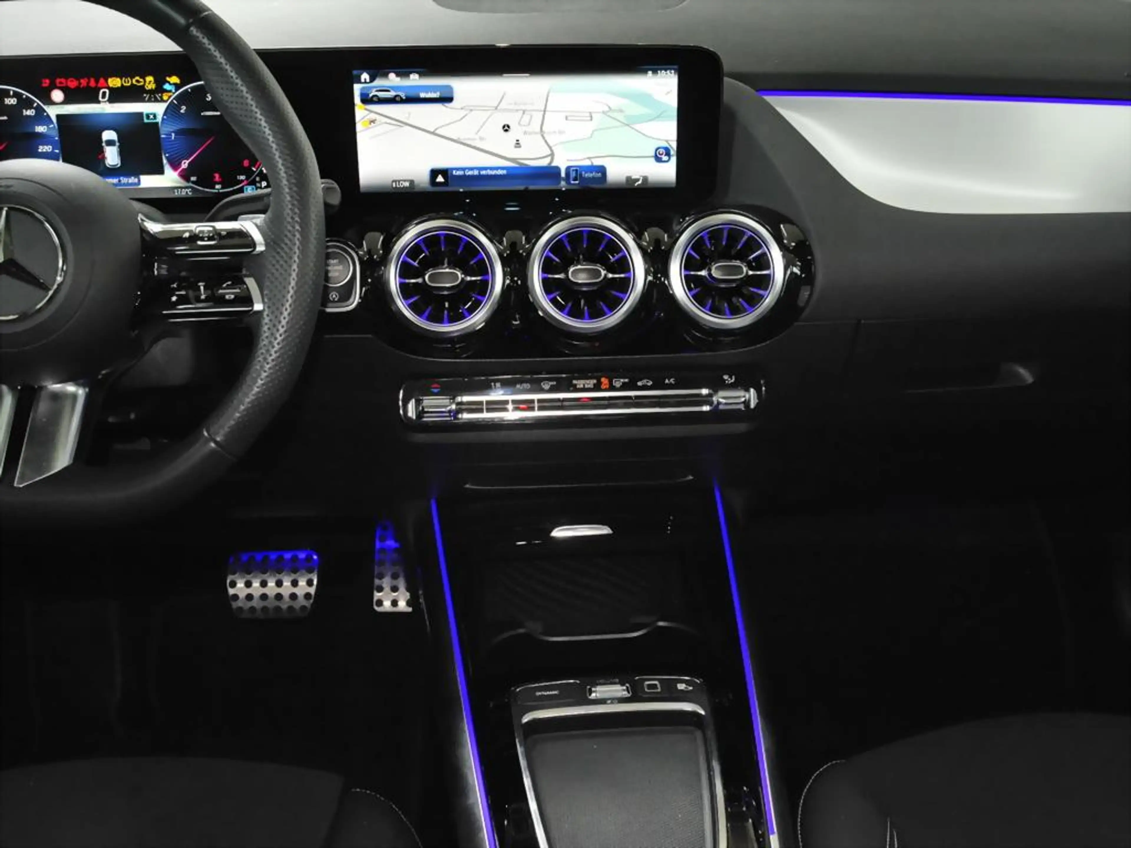 Mercedes-Benz GLA 200 d AMG ADV.+KAMERA PANO TEMPO AHK NIGHT — photo 10