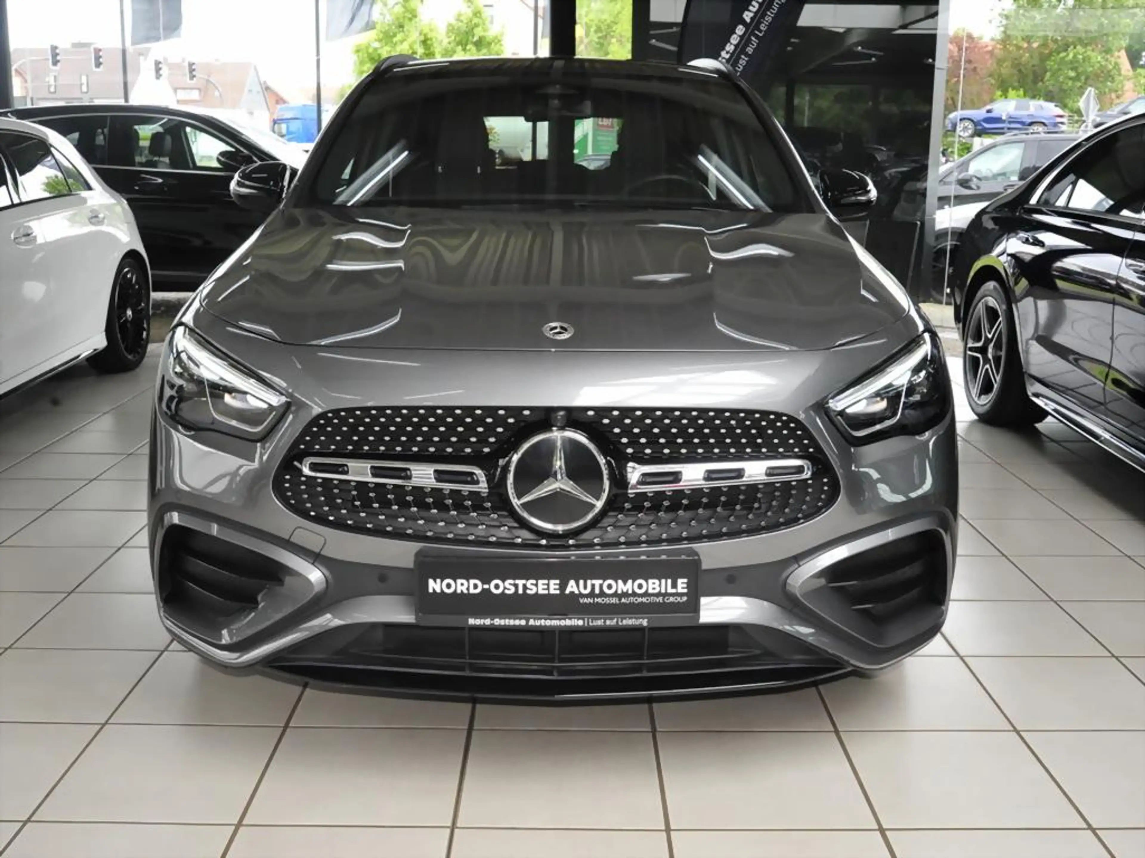 Mercedes-Benz GLA 200 d AMG ADV.+KAMERA PANO TEMPO AHK NIGHT — photo 4