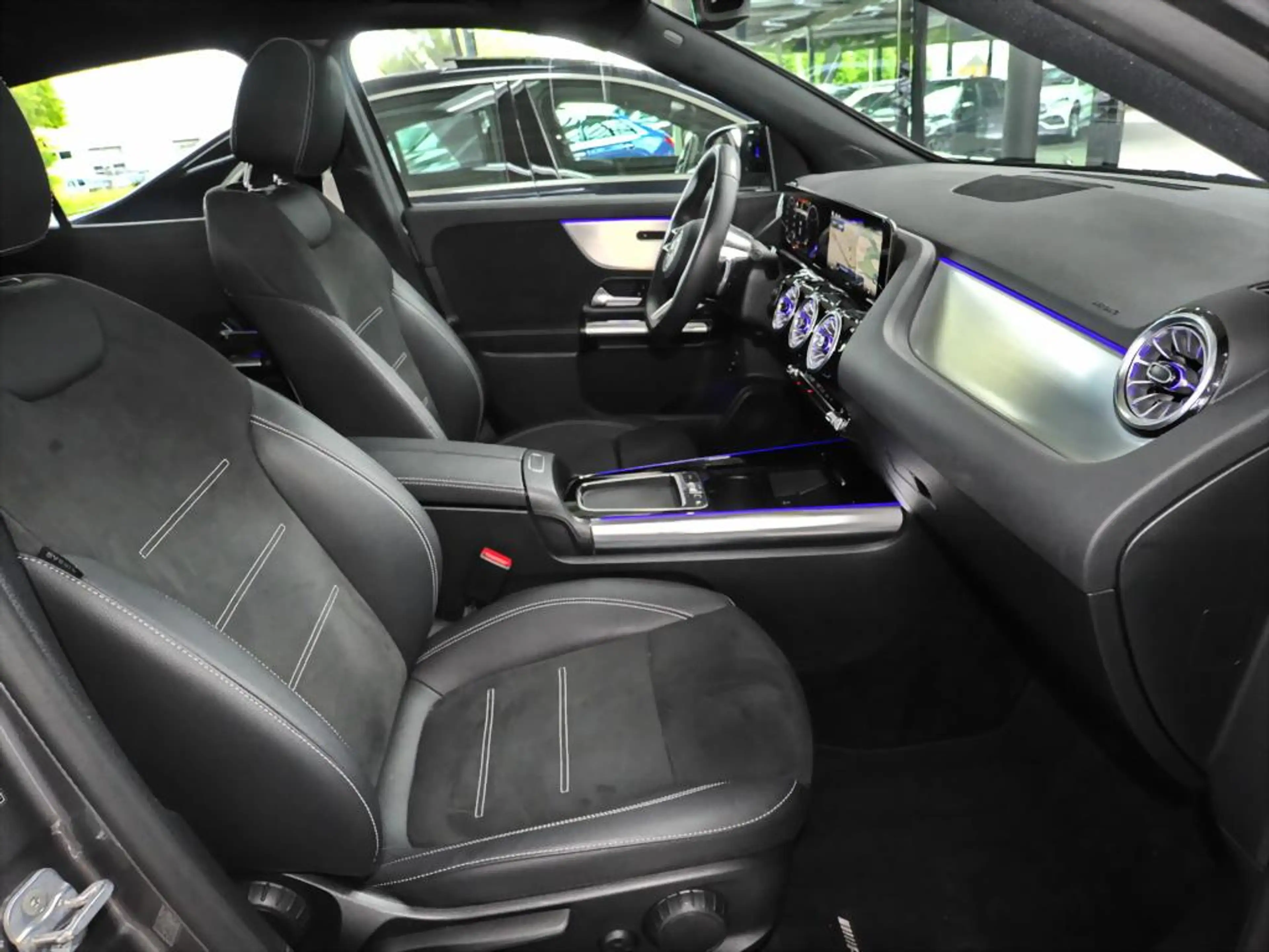 Mercedes-Benz GLA 200 d AMG ADV.+KAMERA PANO TEMPO AHK NIGHT — photo 11