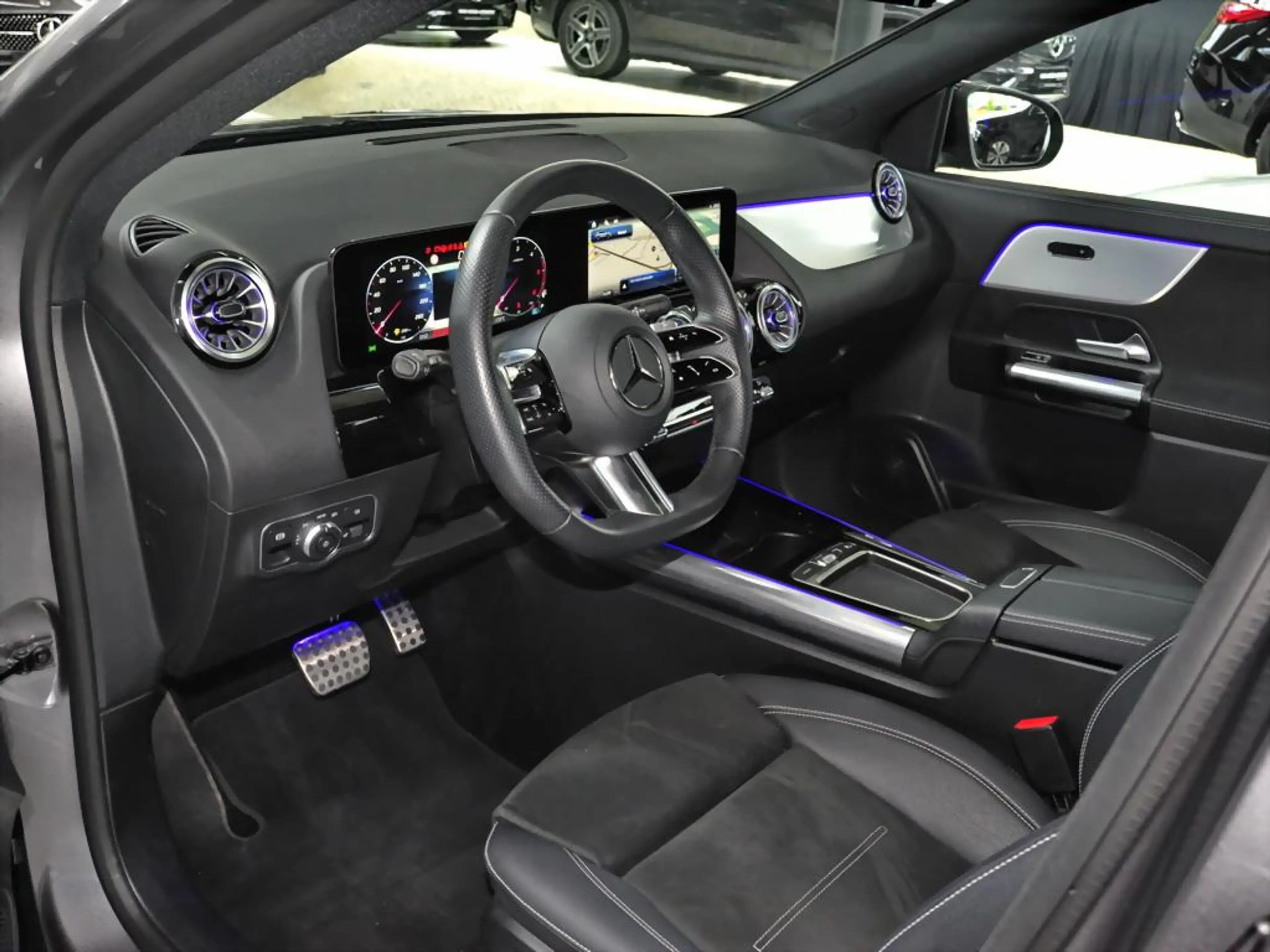Mercedes-Benz GLA 200 d AMG ADV.+KAMERA PANO TEMPO AHK NIGHT — photo 8