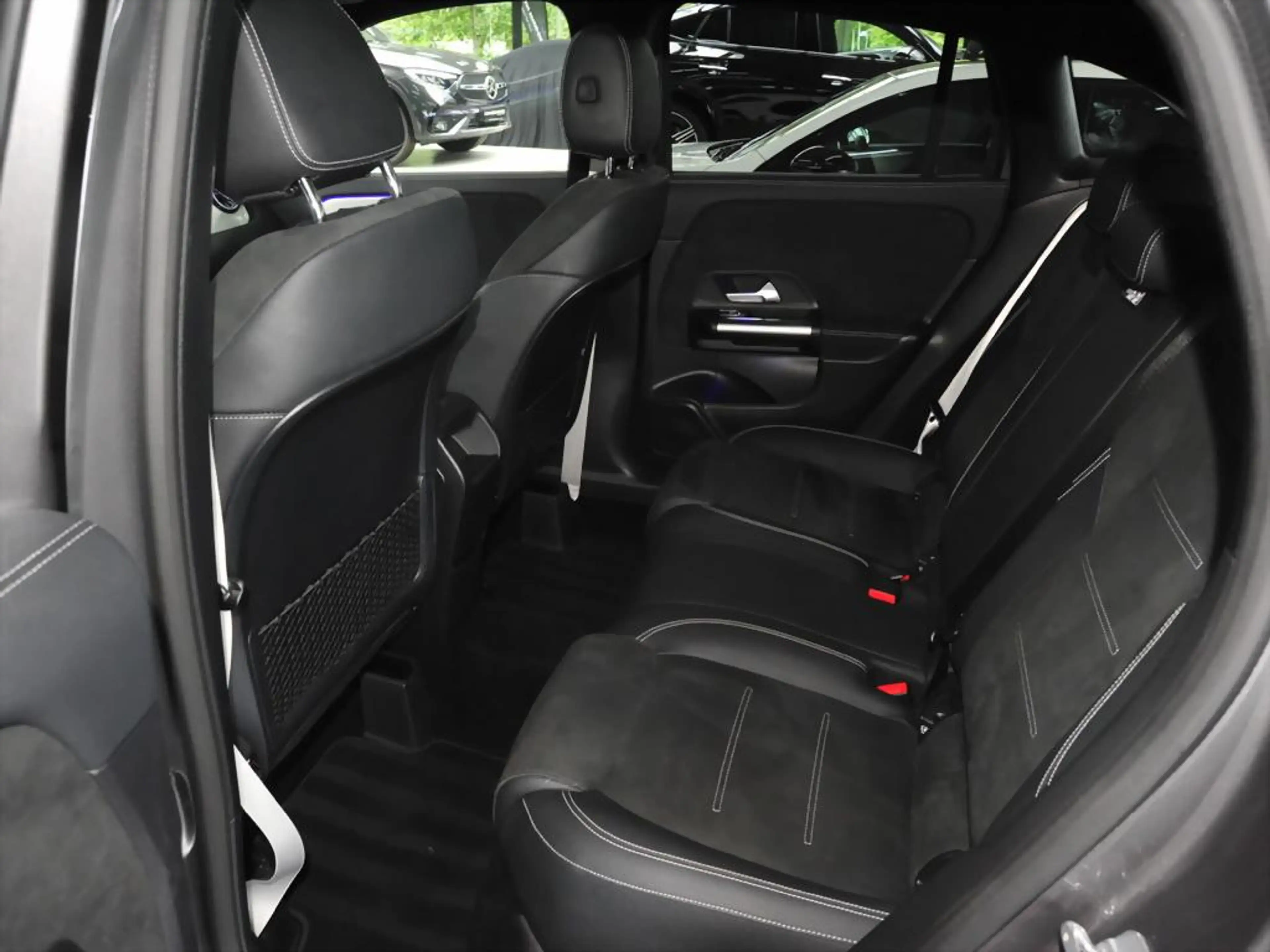 Mercedes-Benz GLA 200 d AMG ADV.+KAMERA PANO TEMPO AHK NIGHT — photo 12