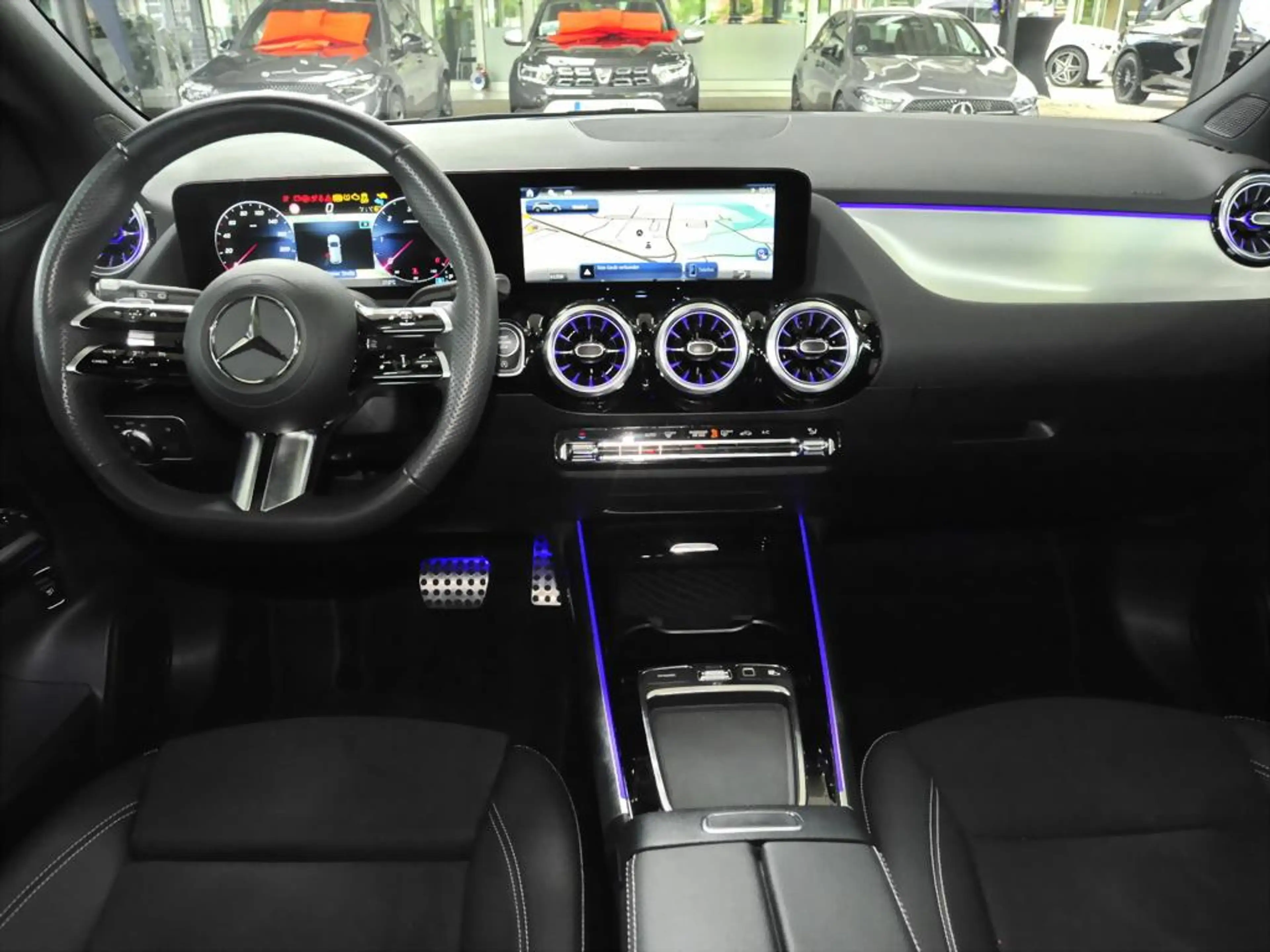 Mercedes-Benz GLA 200 d AMG ADV.+KAMERA PANO TEMPO AHK NIGHT — photo 13