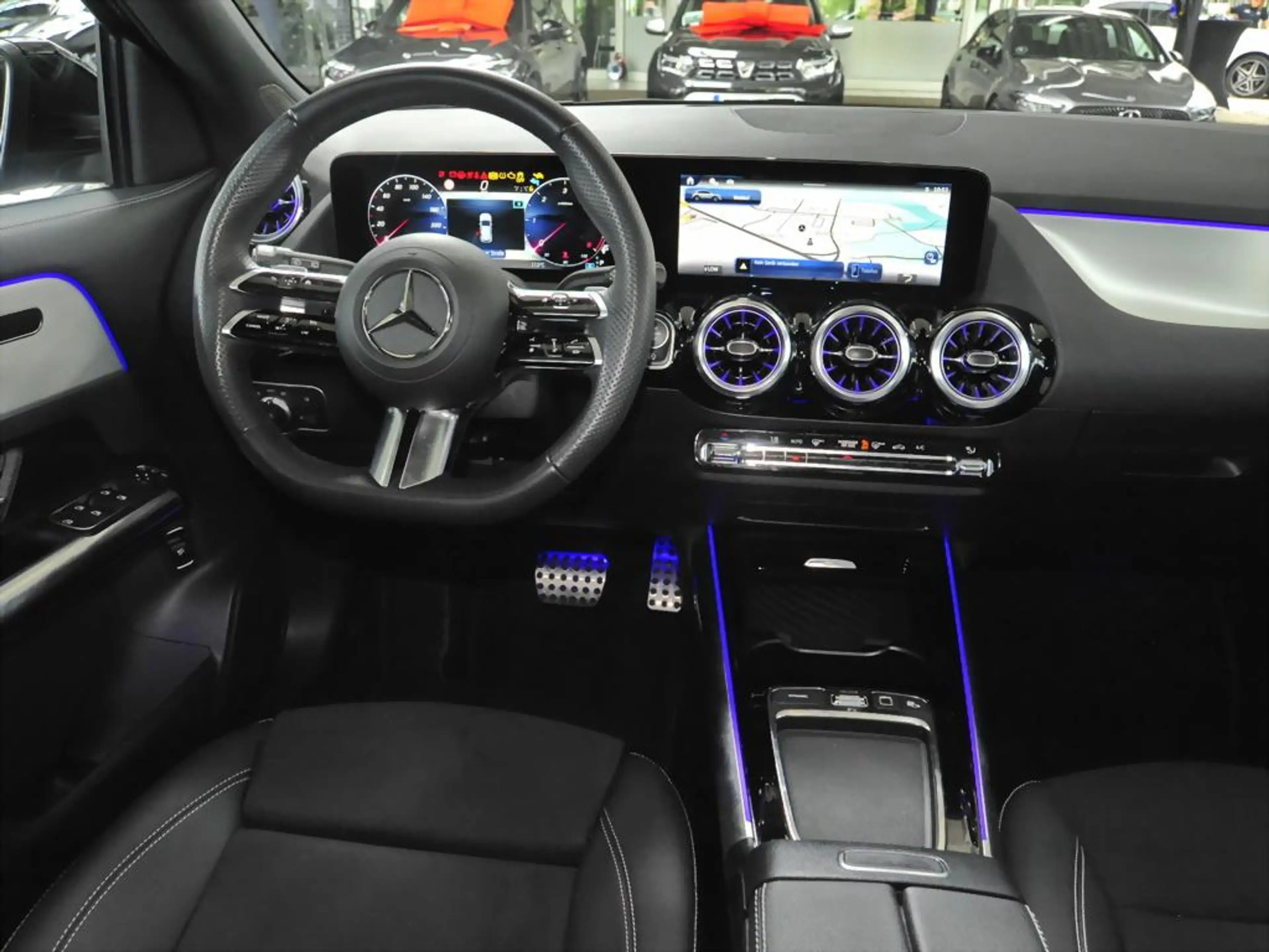 Mercedes-Benz GLA 200 d AMG ADV.+KAMERA PANO TEMPO AHK NIGHT — photo 9