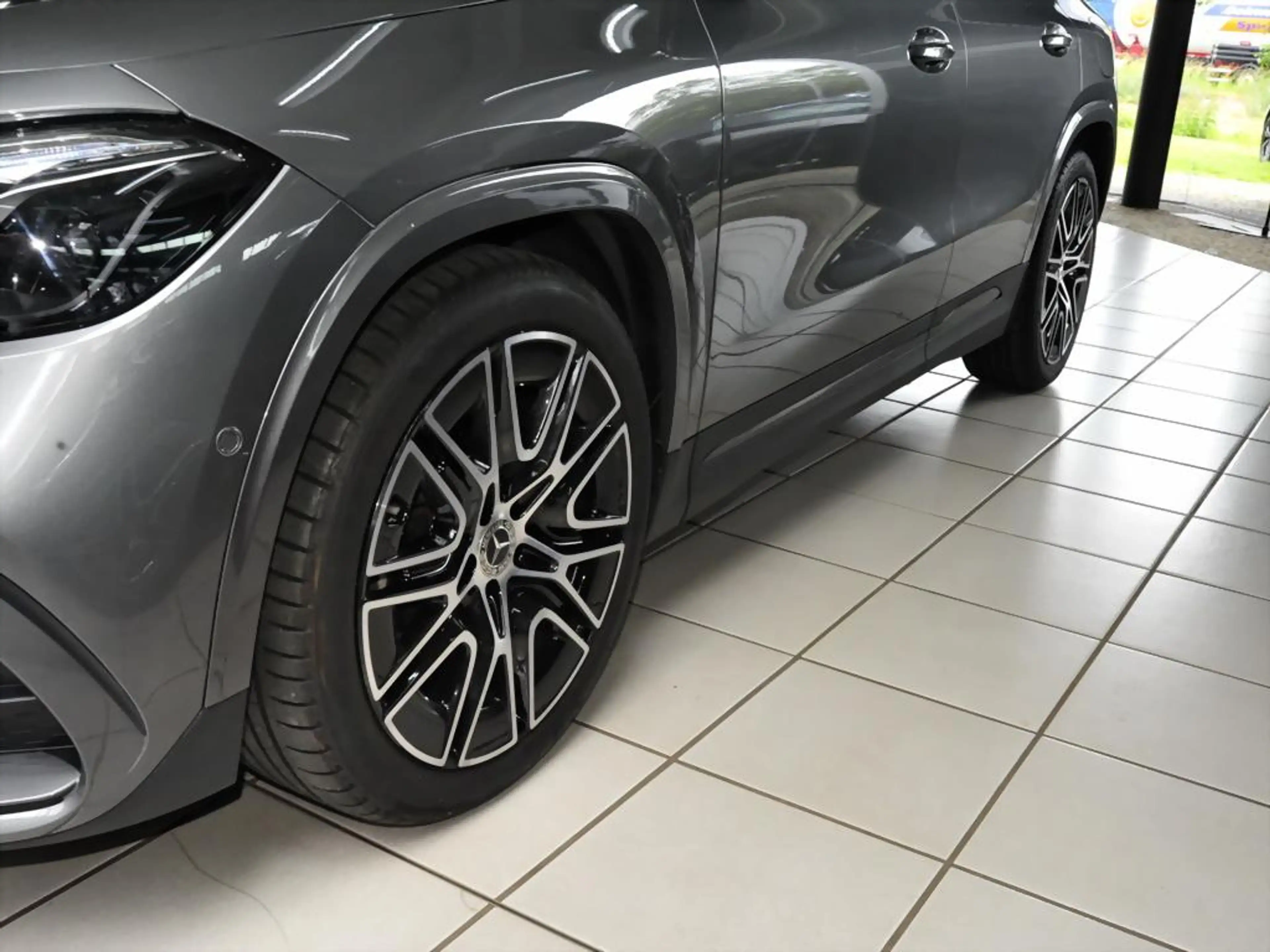 Mercedes-Benz GLA 200 d AMG ADV.+KAMERA PANO TEMPO AHK NIGHT — photo 6