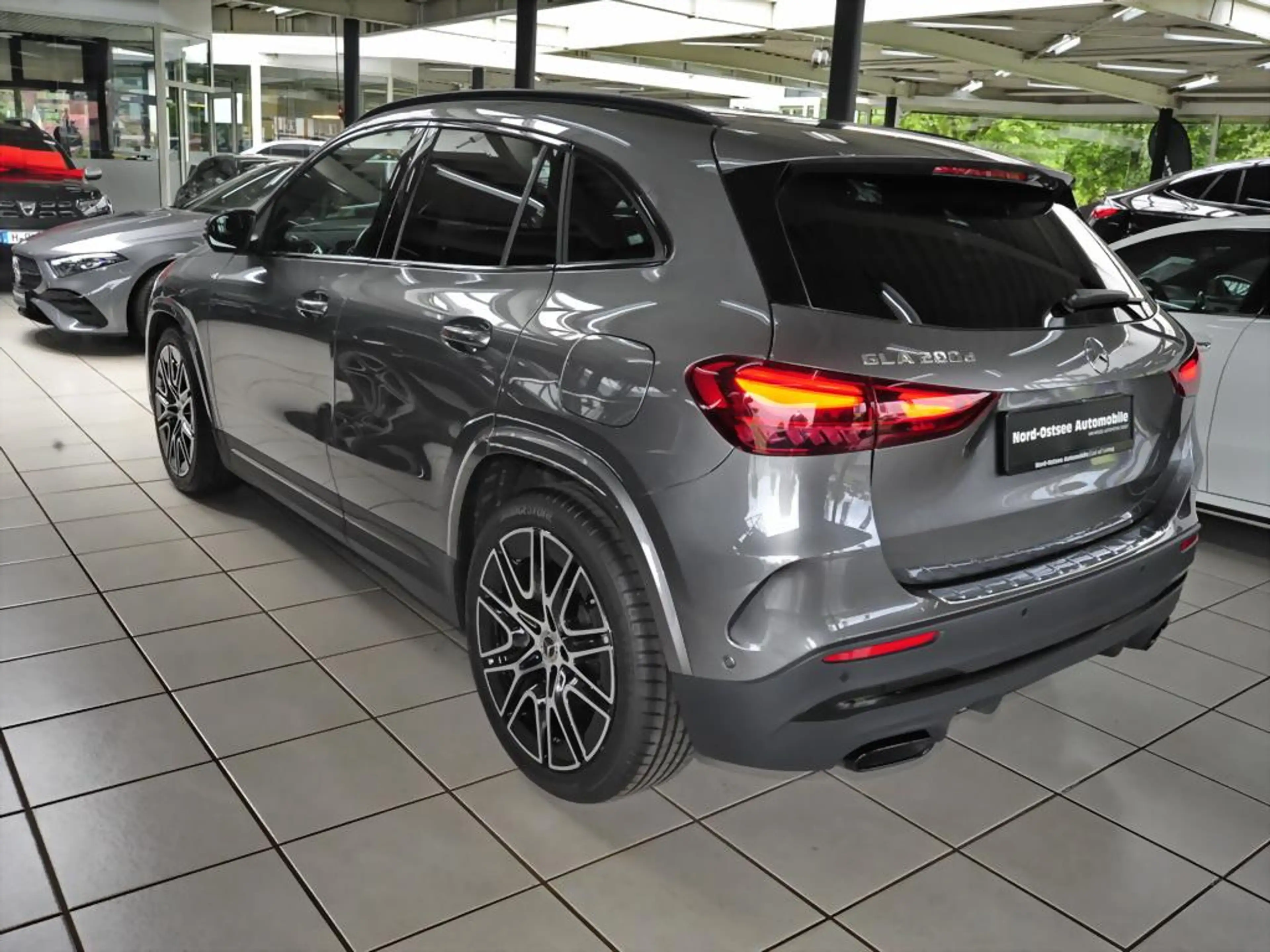 Mercedes-Benz GLA 200 d AMG ADV.+KAMERA PANO TEMPO AHK NIGHT — photo 5