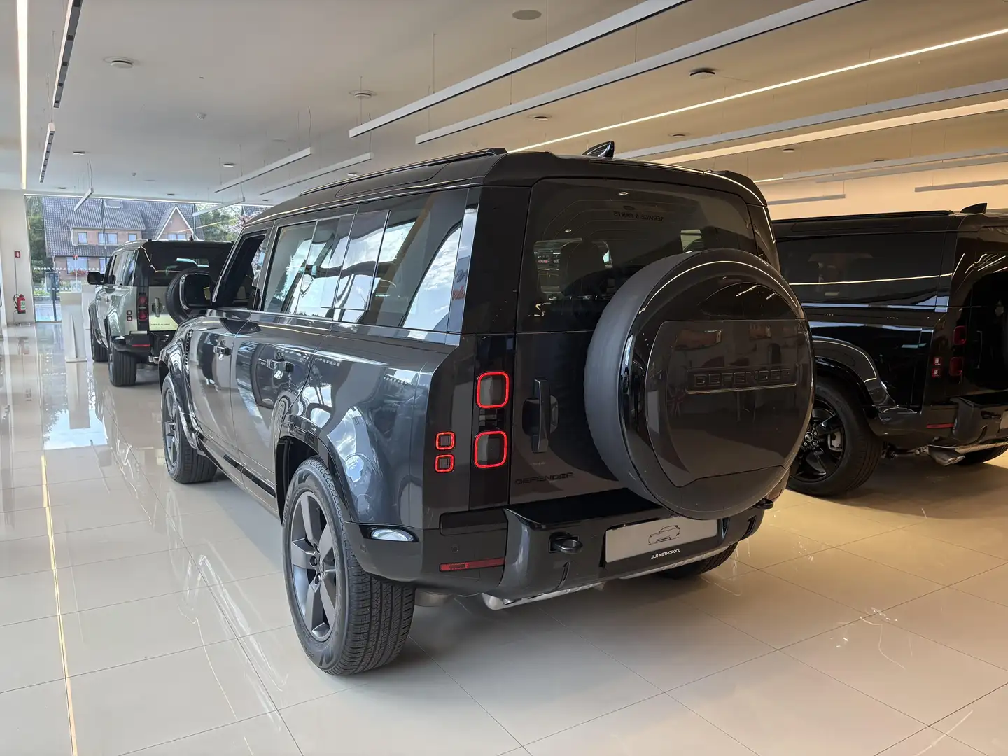 Land Rover Defender // 110 D350 HSE Gris - 2