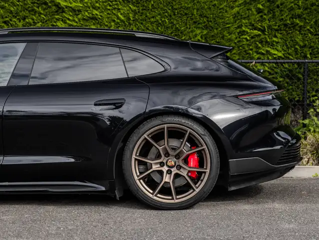 Porsche Taycan view 28