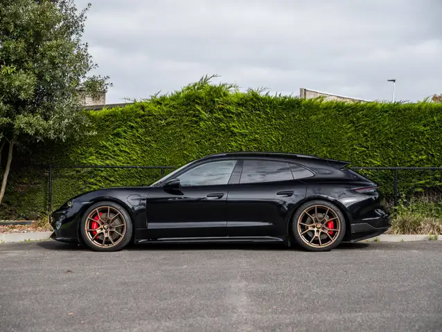 Porsche Taycan view 3