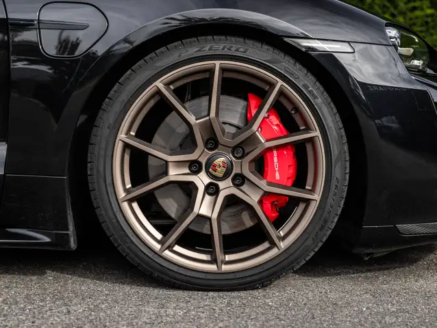 Porsche Taycan view 10
