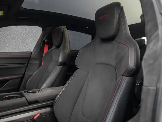 Porsche Taycan view 8