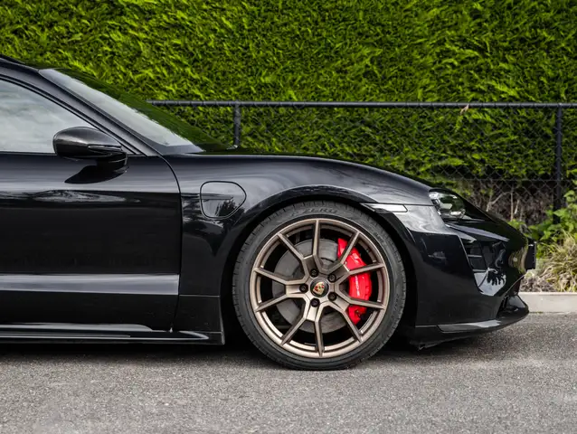 Porsche Taycan view 19