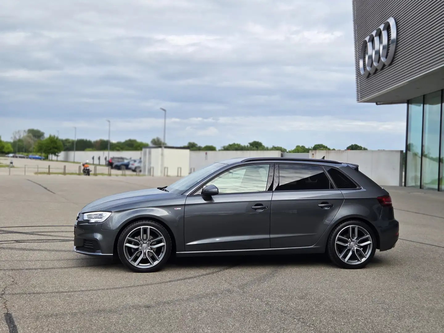 Audi A3 A3 35 TFSI Sportback S tronic S-Line, Service Neu Grau - 2