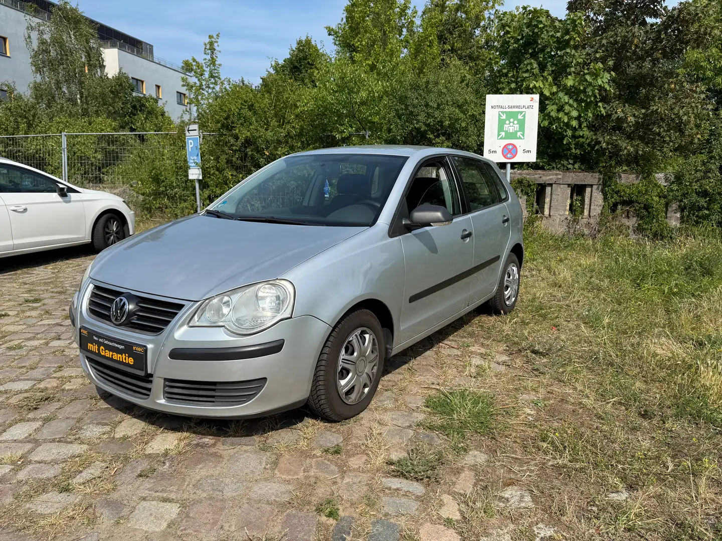Volkswagen Polo Trendline Gris - 2