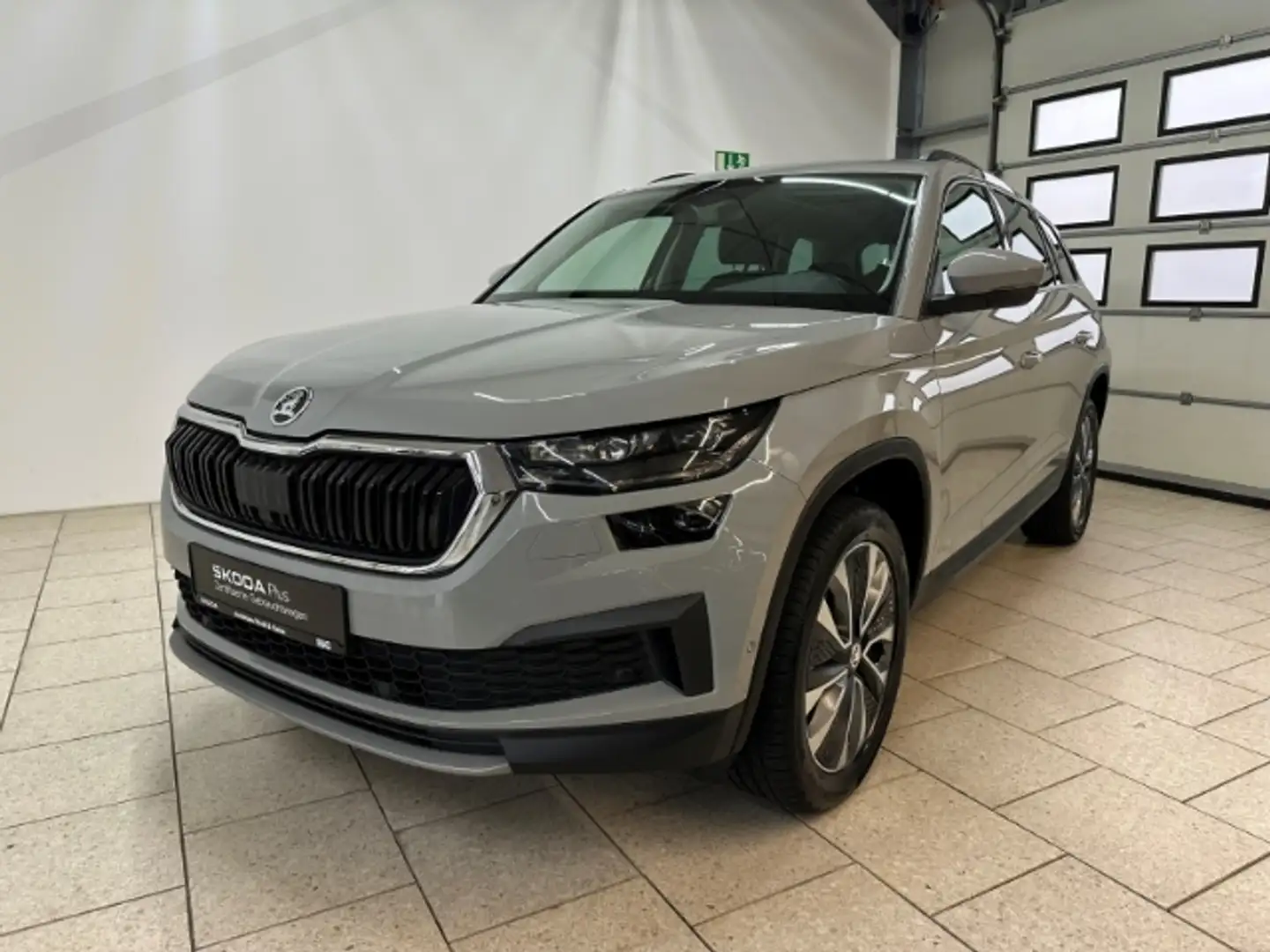 Skoda Kodiaq 2.0 TDI DSG Tour AHK Navi Pano Matrix Grau - 2