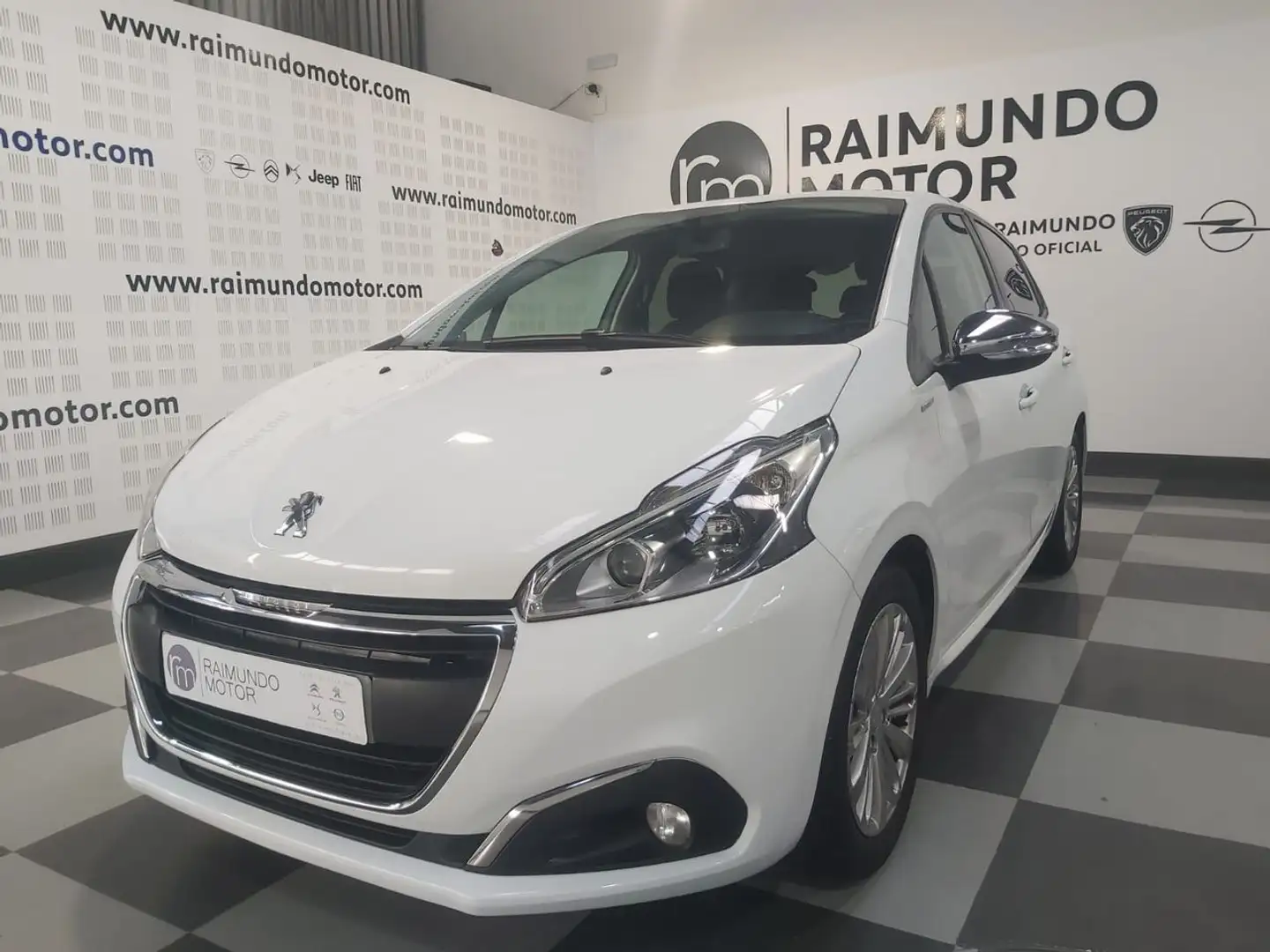 Peugeot 208 1.2 PureTech Style 82 Blanc - 1