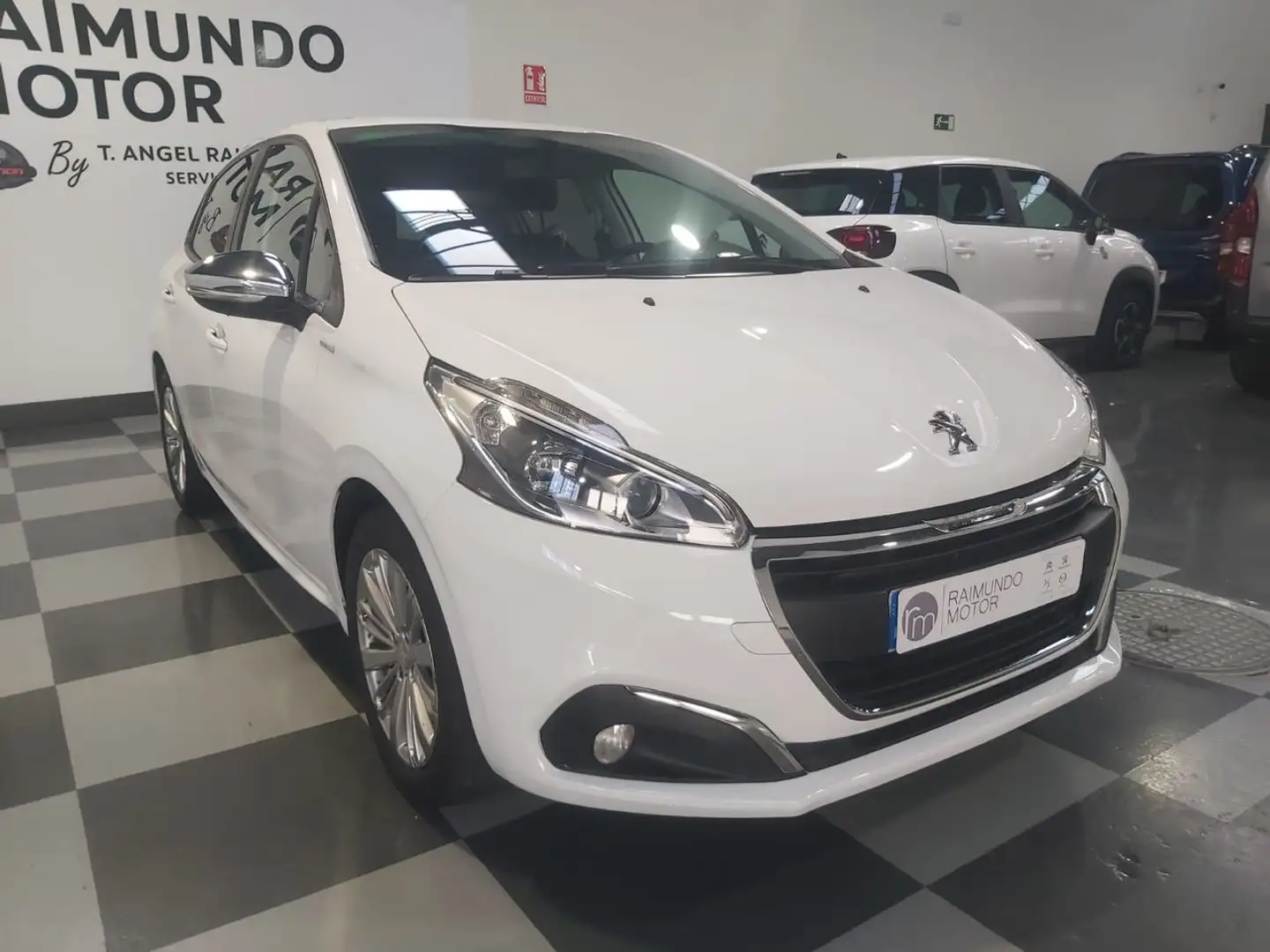 Peugeot 208 1.2 PureTech Style 82 Blanc - 2