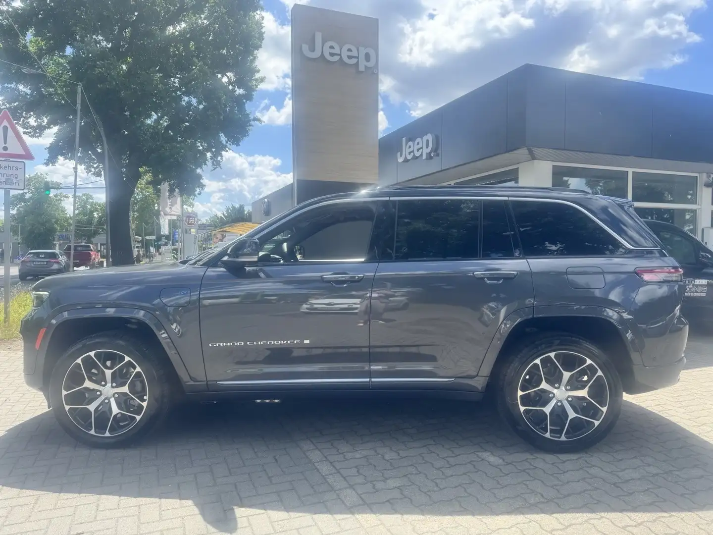 Jeep Grand Cherokee PLUG-IN HYBRID MY24-SUMMIT 380PS Grau - 2