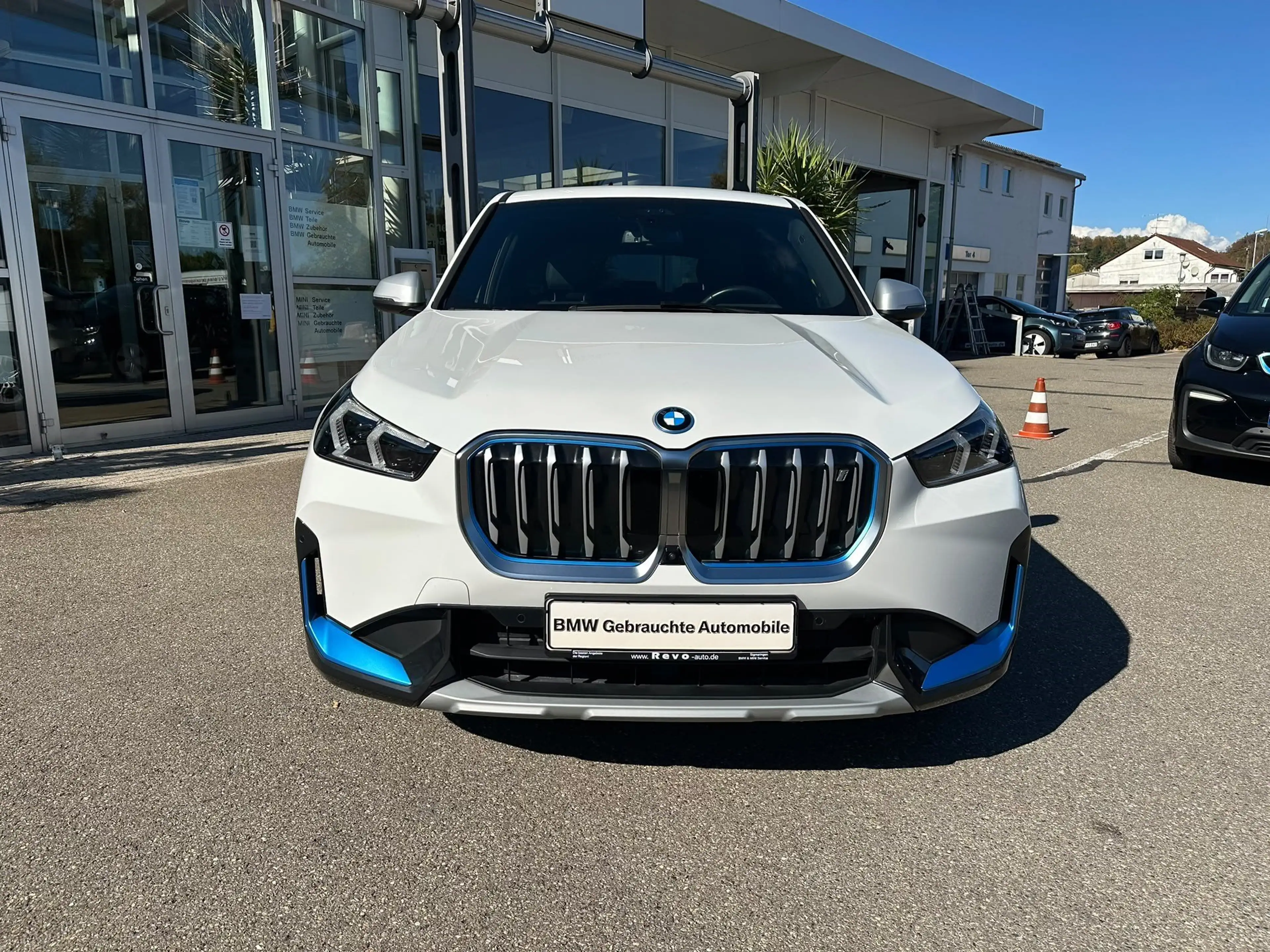 BMW iX1 xDrive30 xLine AHK ACC LED Prof Paket — photo 7