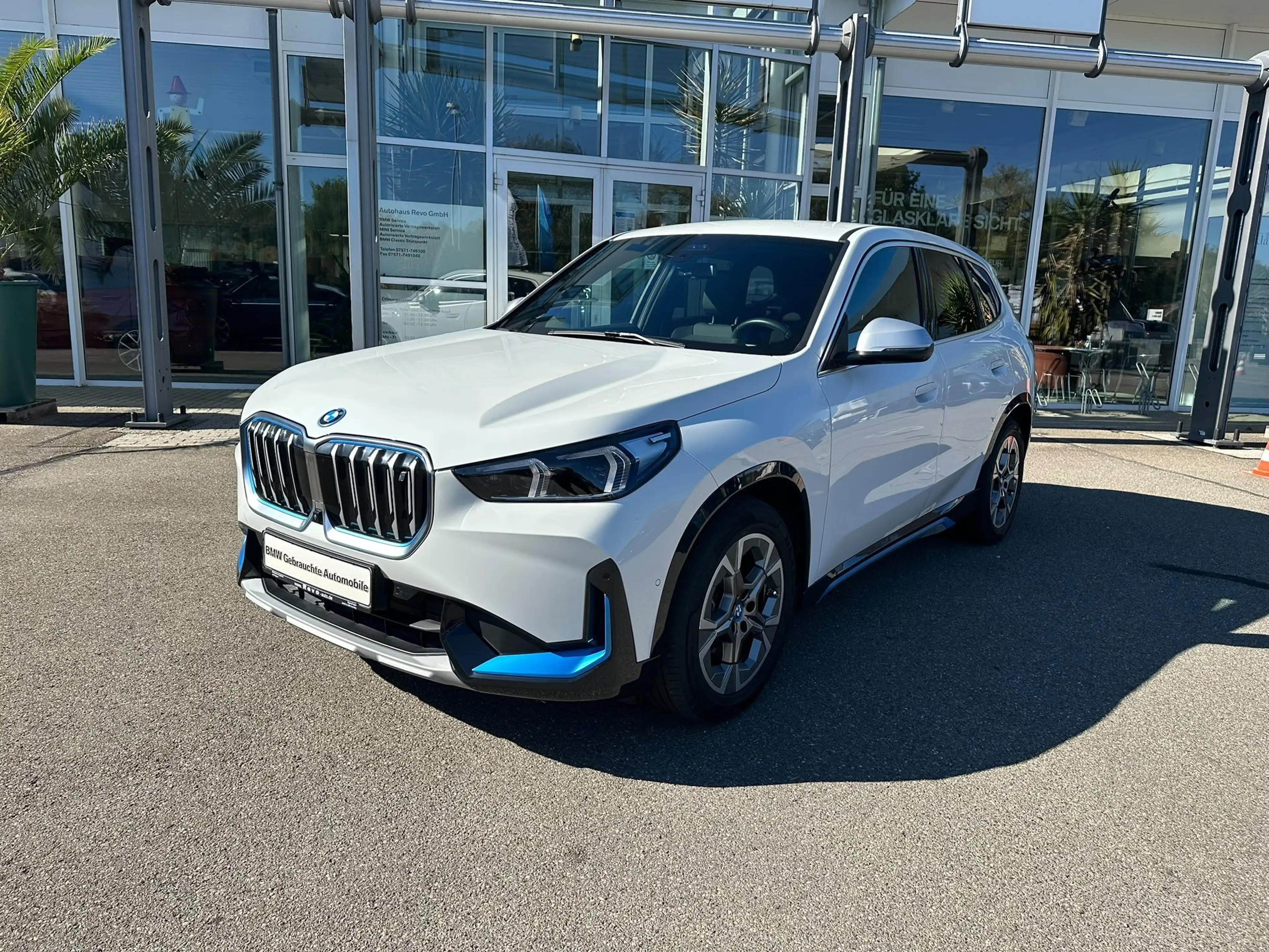 BMW iX1 xDrive30 xLine AHK ACC LED Prof Paket — photo 2