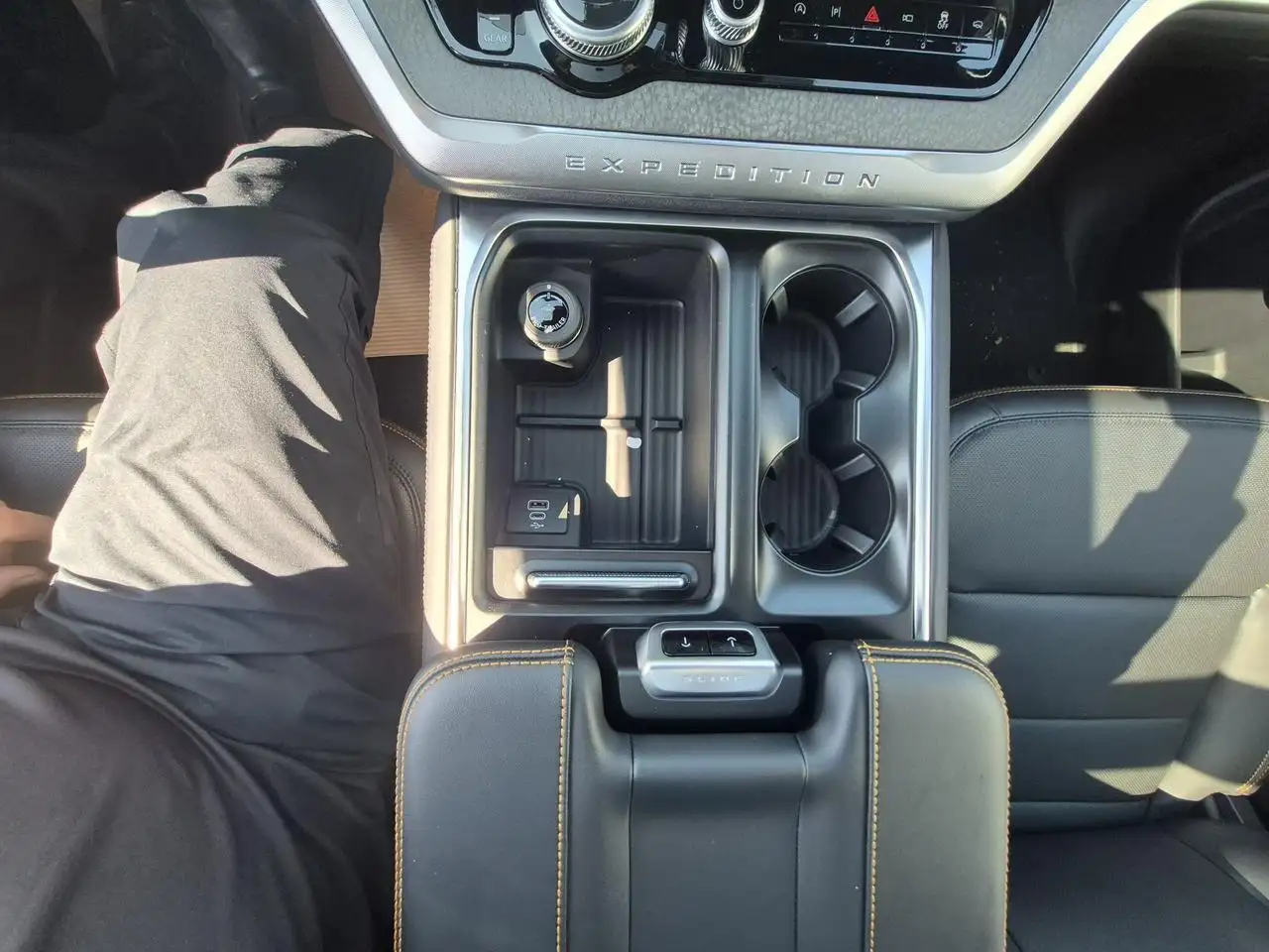 Ford Expedition снимка Ford Expedition