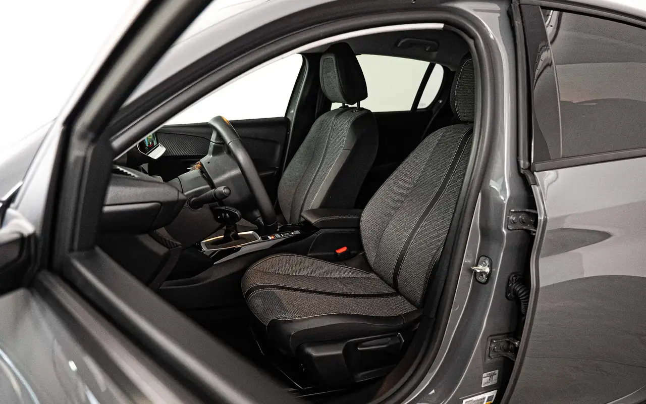 Peugeot 208 1.2 Turbo Allure 8