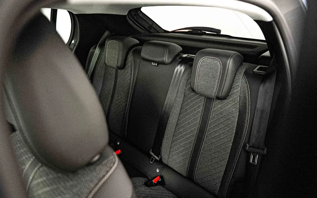 Peugeot 208 1.2 Turbo Allure 7