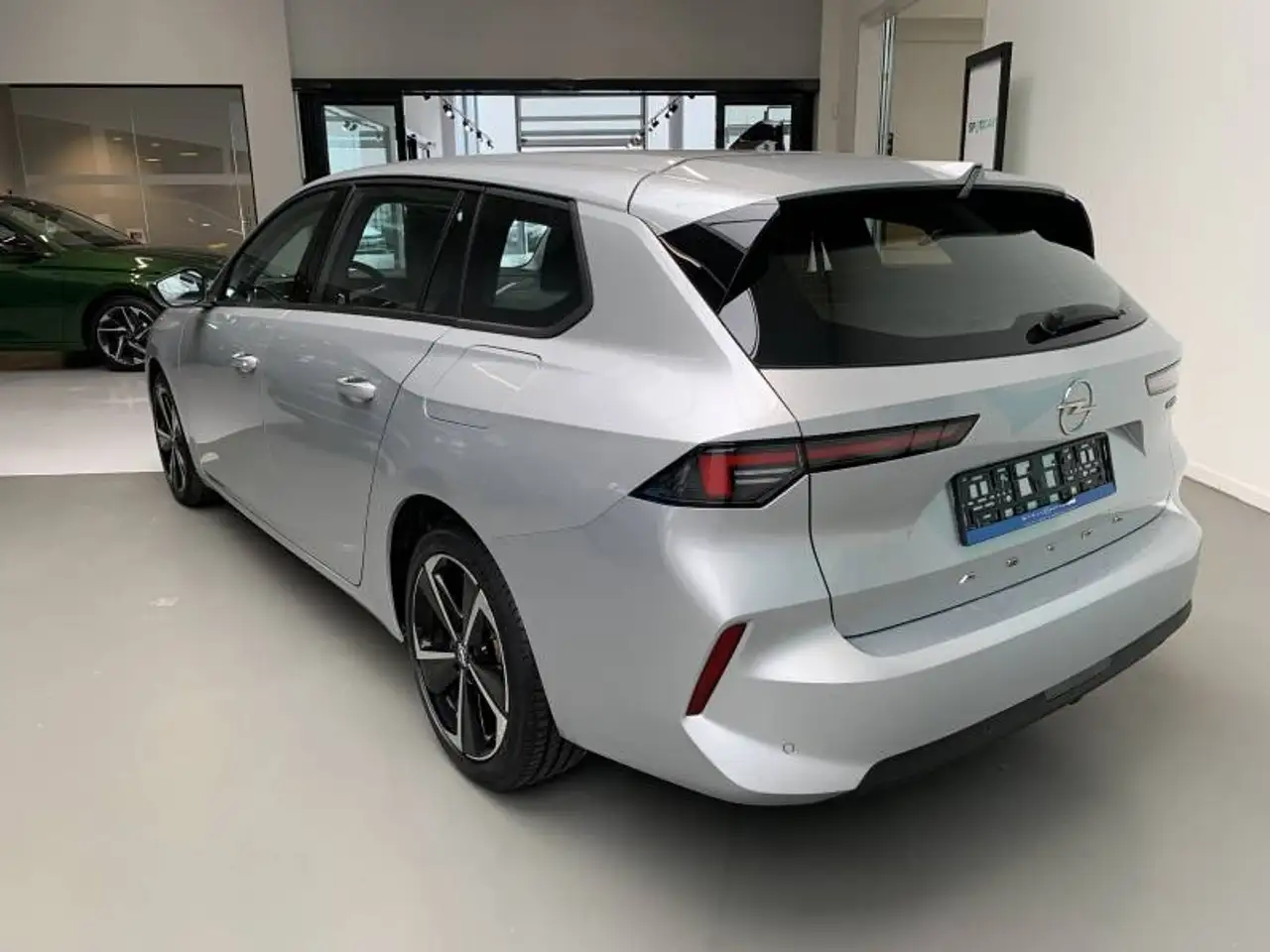 Opel Astra Sports Tourer 6 1.6 Turbo Hybrid 132kW Edition, миниатюра 5