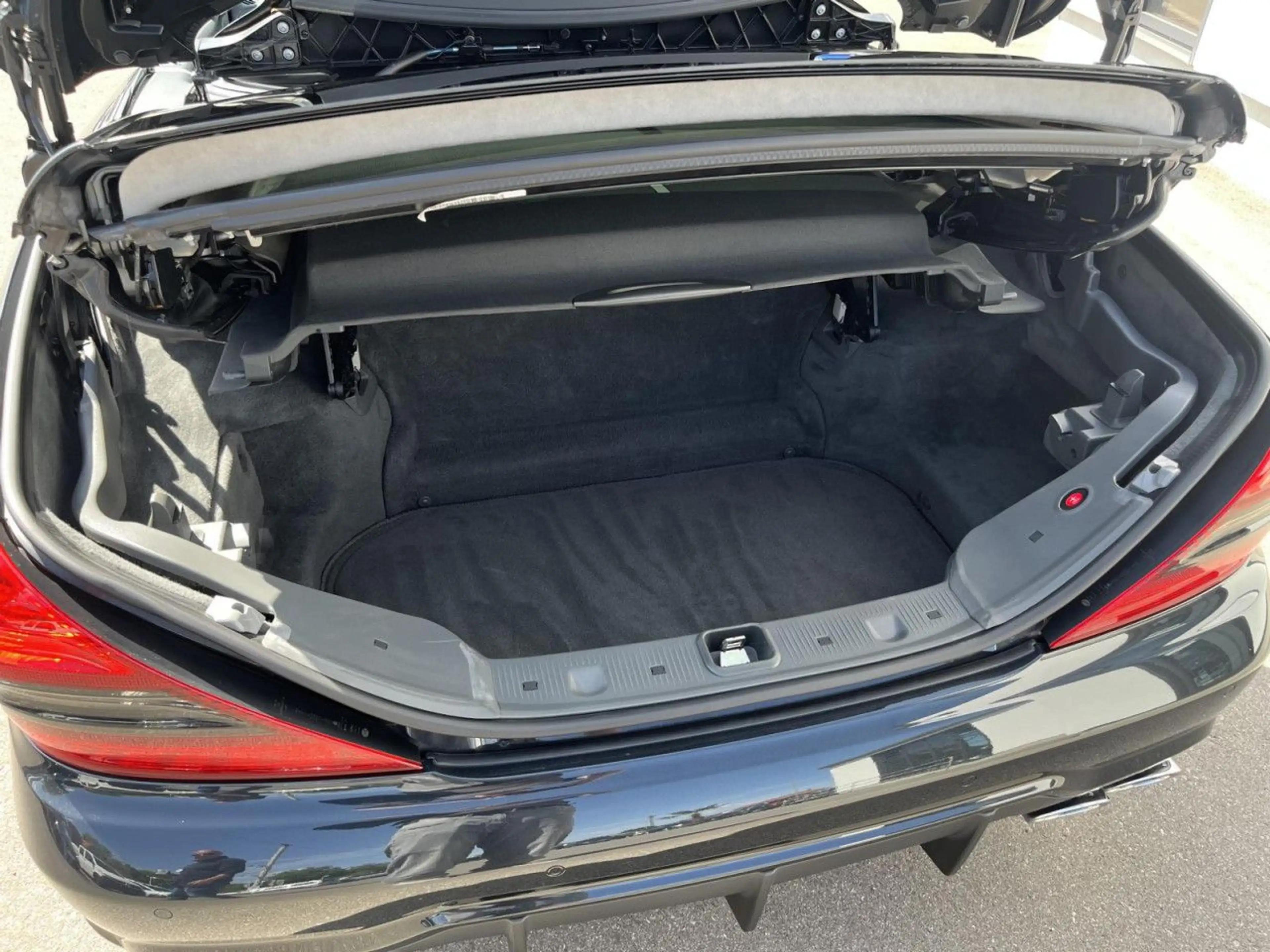 Mercedes-Benz SL 63 AMG Pano Active Body Control Airscarf Comand — photo 14