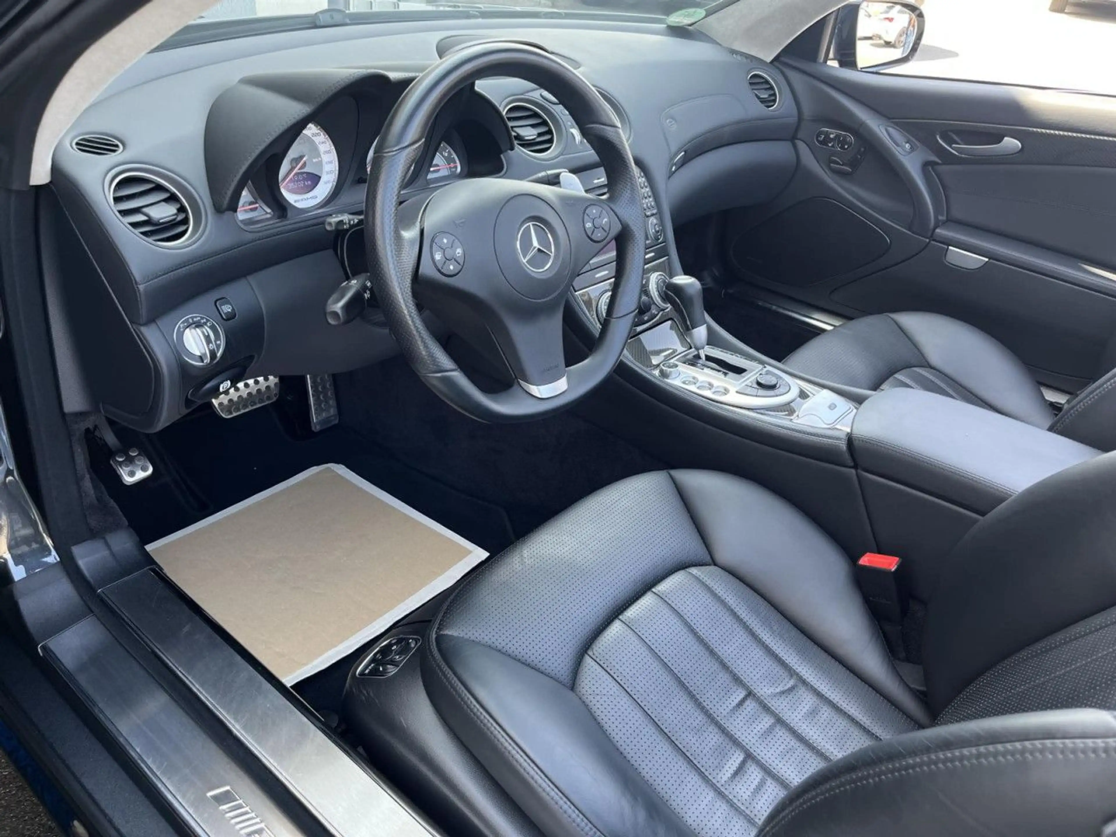 Mercedes-Benz SL 63 AMG Pano Active Body Control Airscarf Comand — photo 9