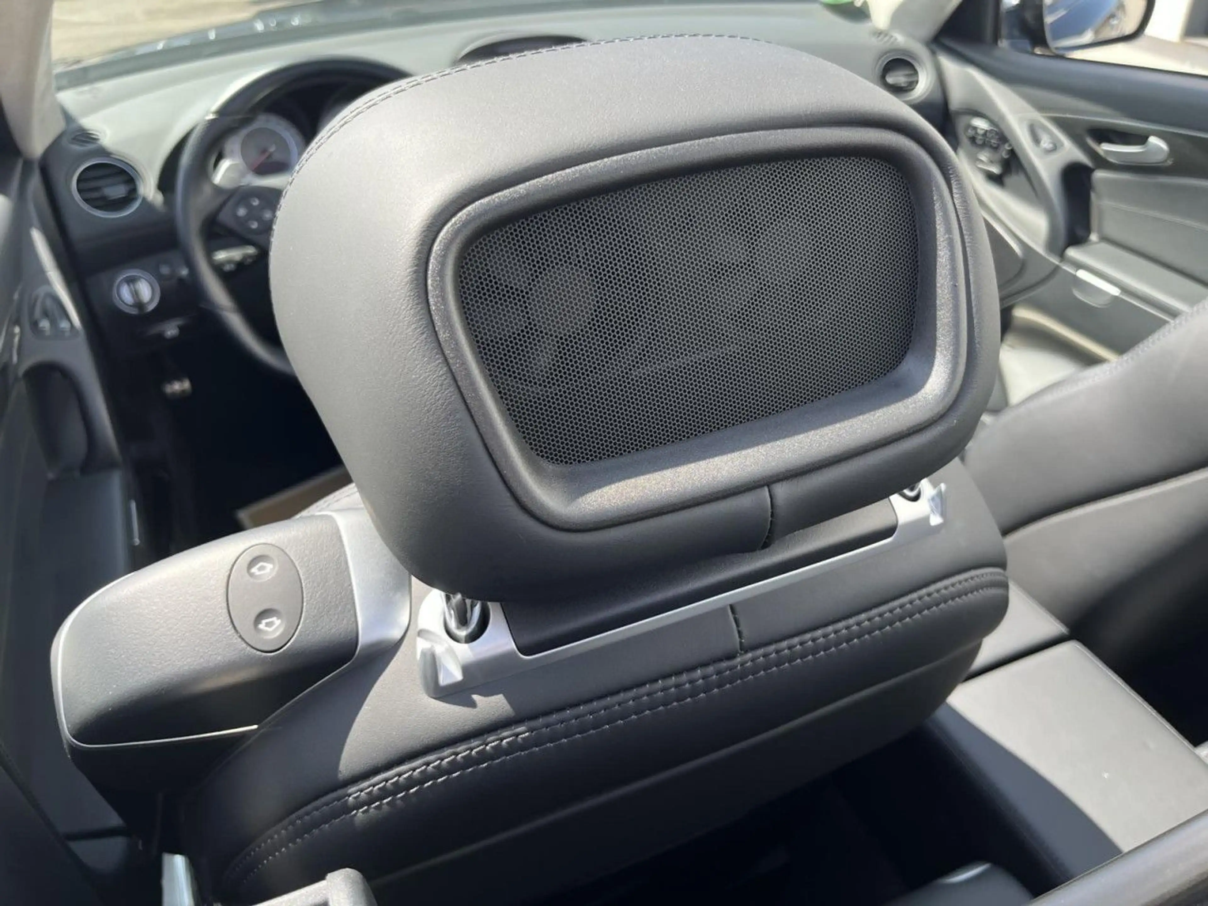 Mercedes-Benz SL 63 AMG Pano Active Body Control Airscarf Comand — photo 12
