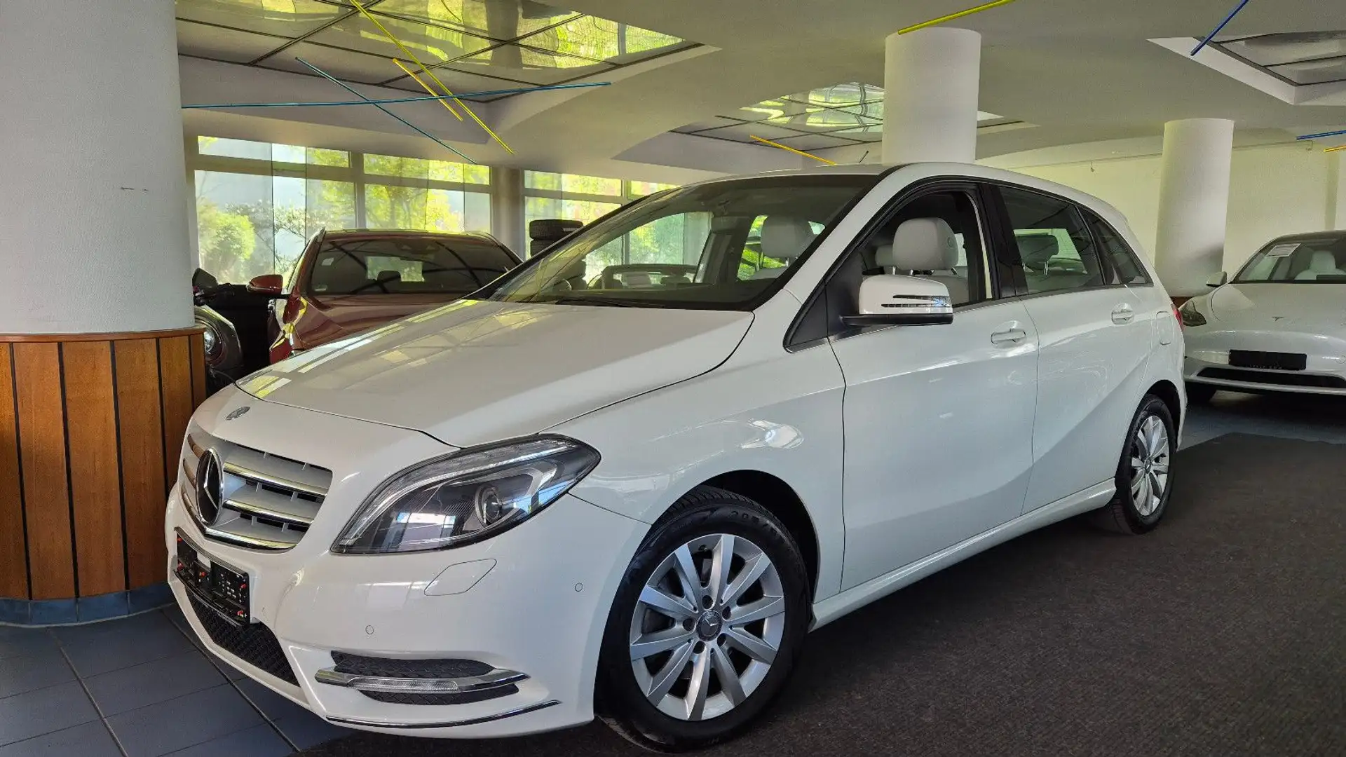 Mercedes-Benz B 200 Aut/Bi-Xen/MFL/Navi/Parkassist/SHZ/Temp Blanc - 1