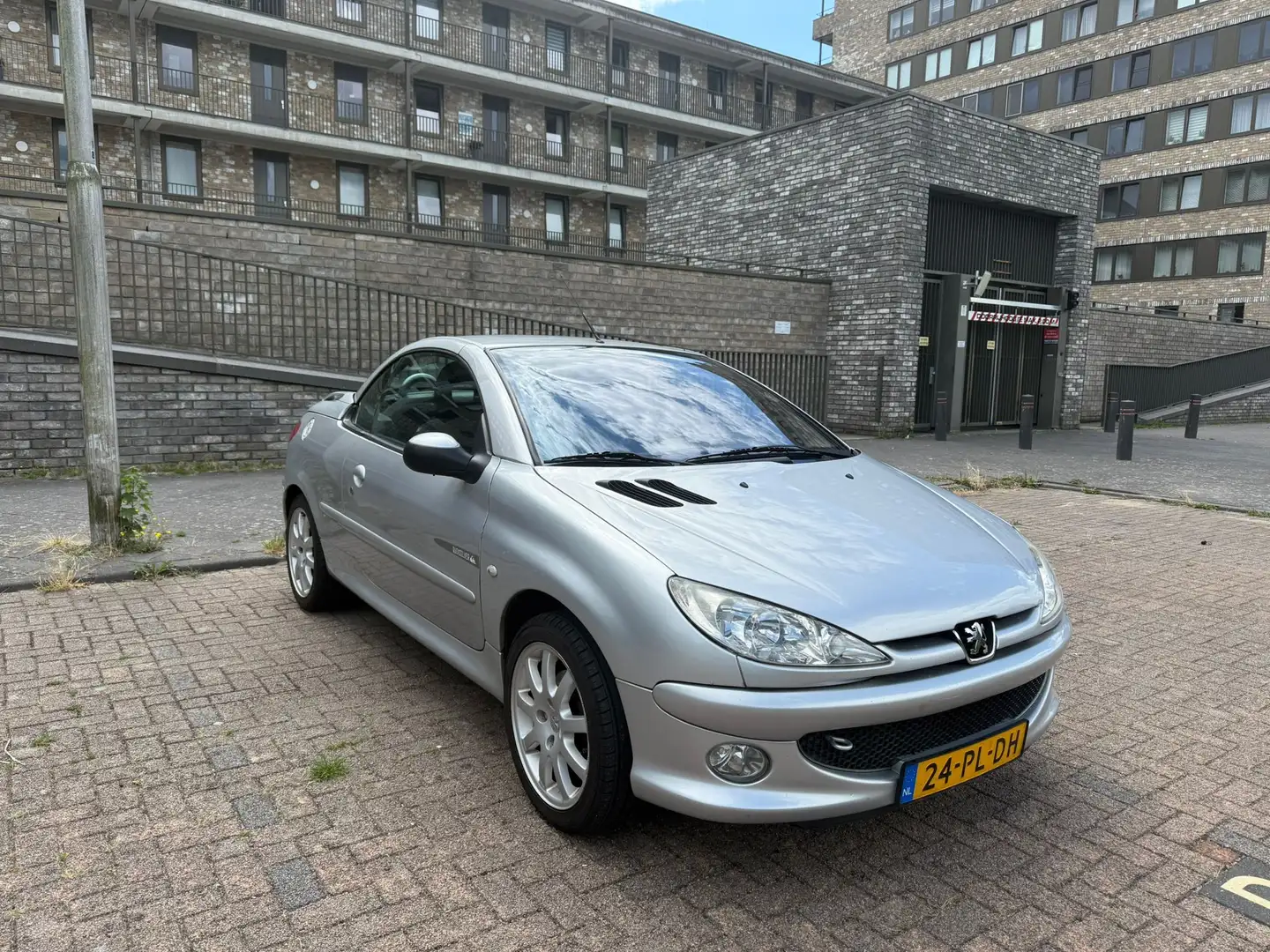 Peugeot 206 1.6-16V Quiksilver Grijs - 2