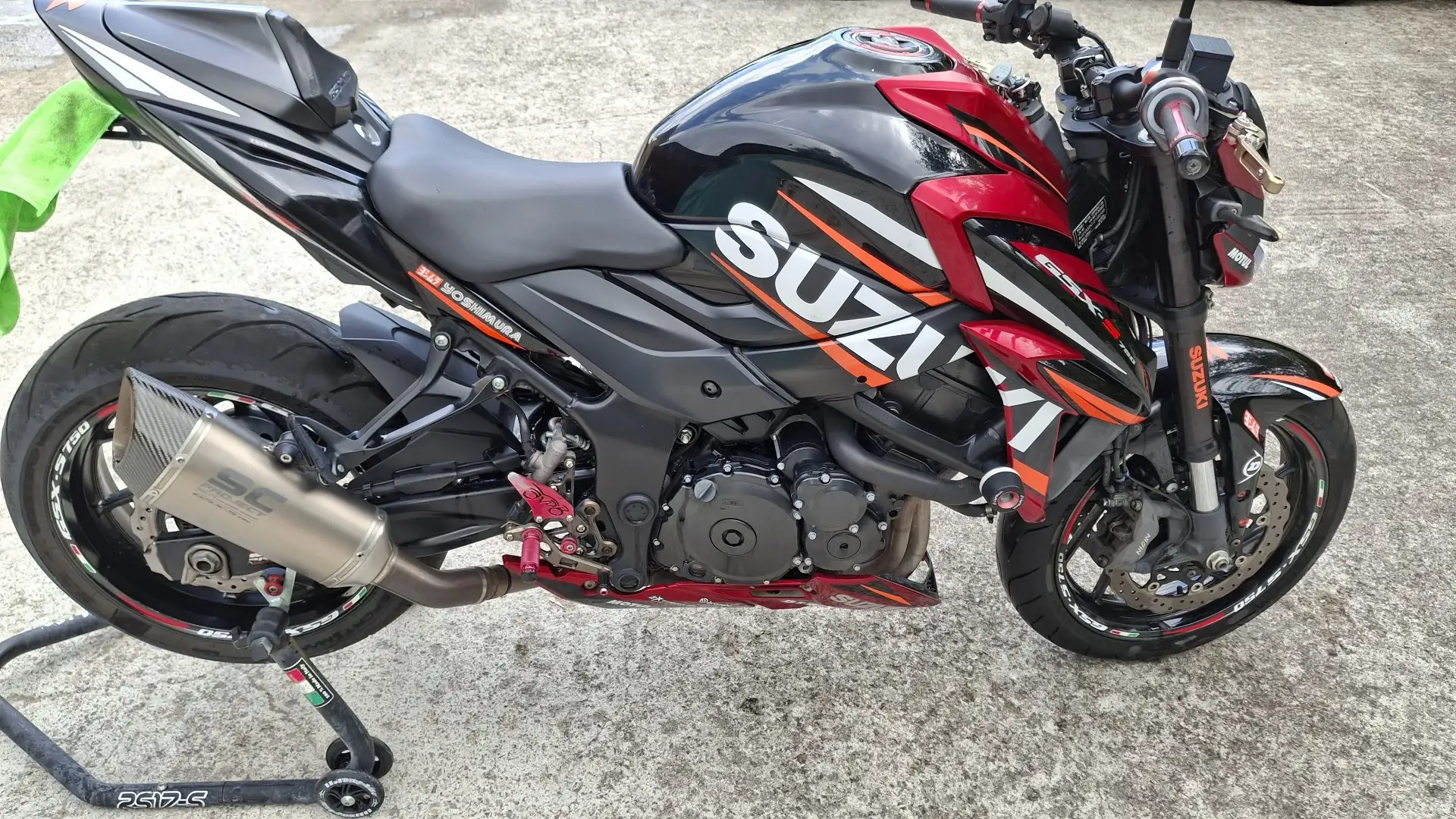 Suzuki GSX 750 Roşu - 1