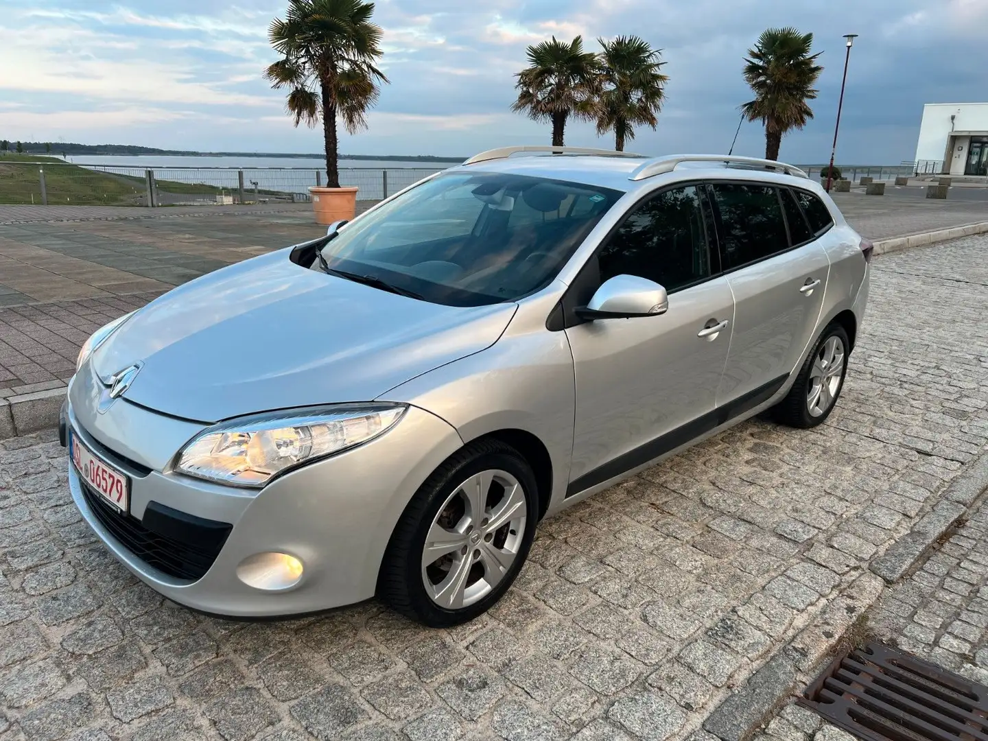 Renault Megane III Grandtour Dynamique TÜV/Insp.Neu,Top Silber - 1