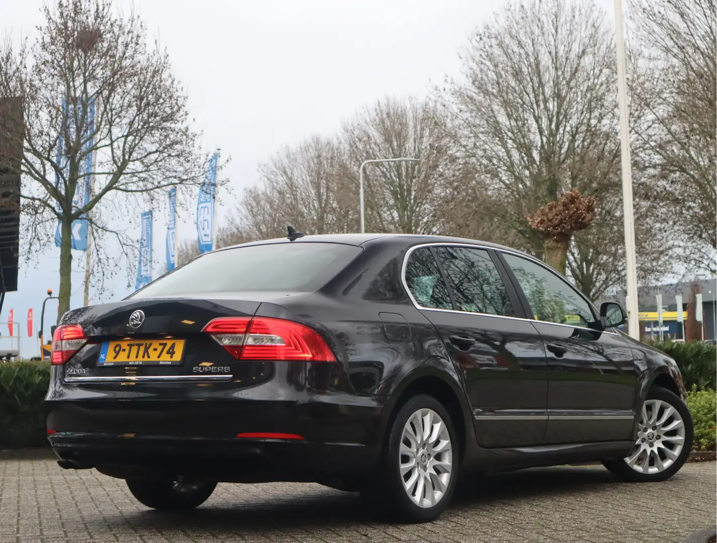Skoda Superb 1.4 TSI Ambition Business Černá - 2