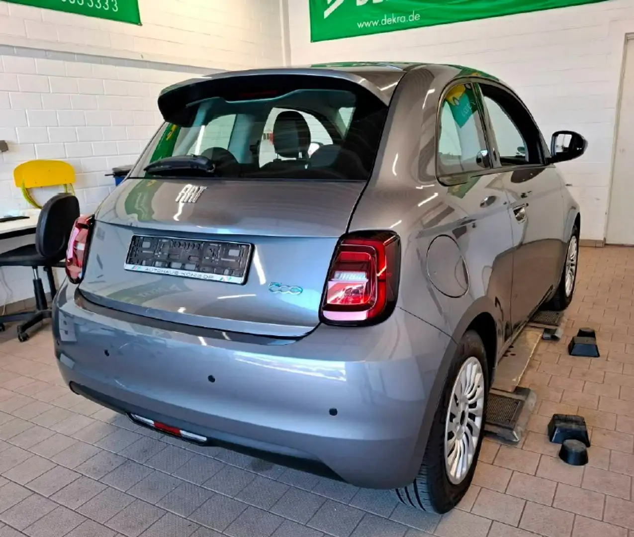Fiat 500e 320 Km Reichweite Navi - Klimaautomatik Grau - 2