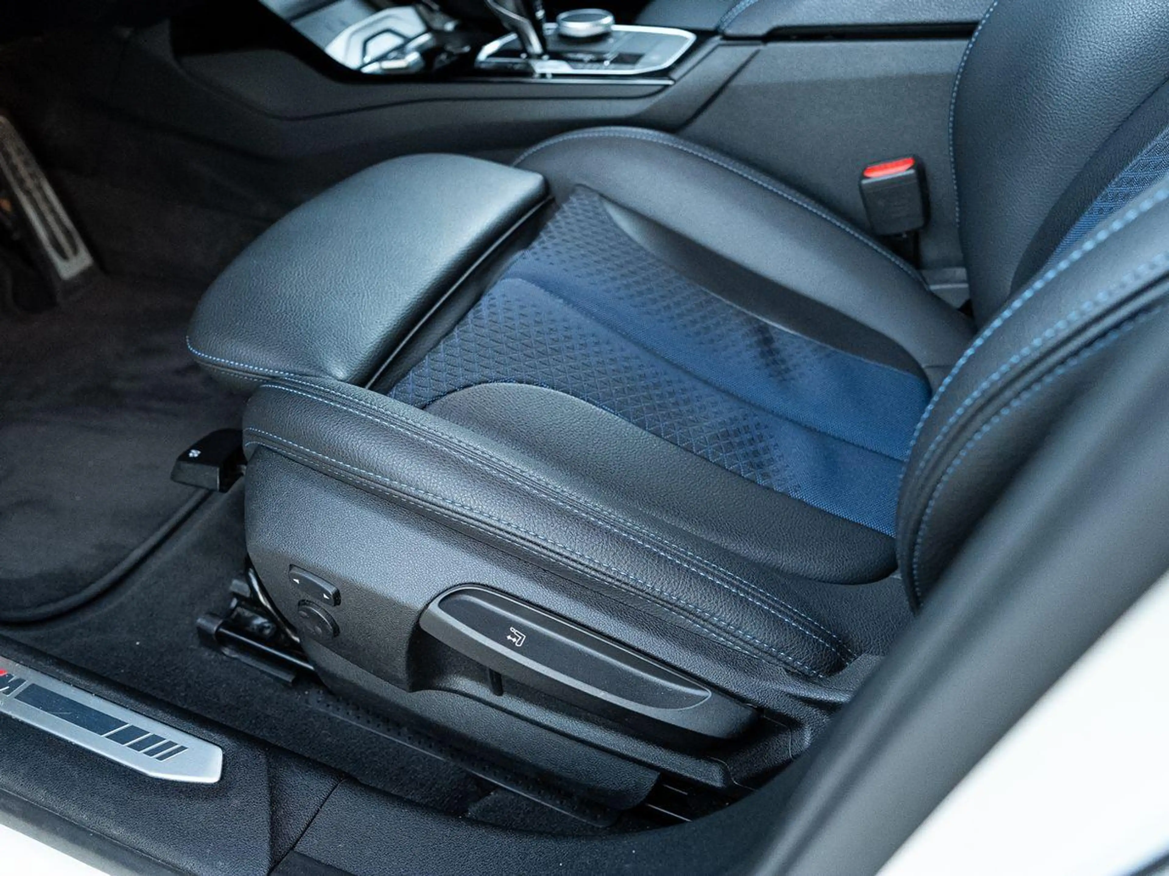BMW 120 i M-Sport 19 GSD KoZg RFK DAB HiFi LiveCoProf — photo 13