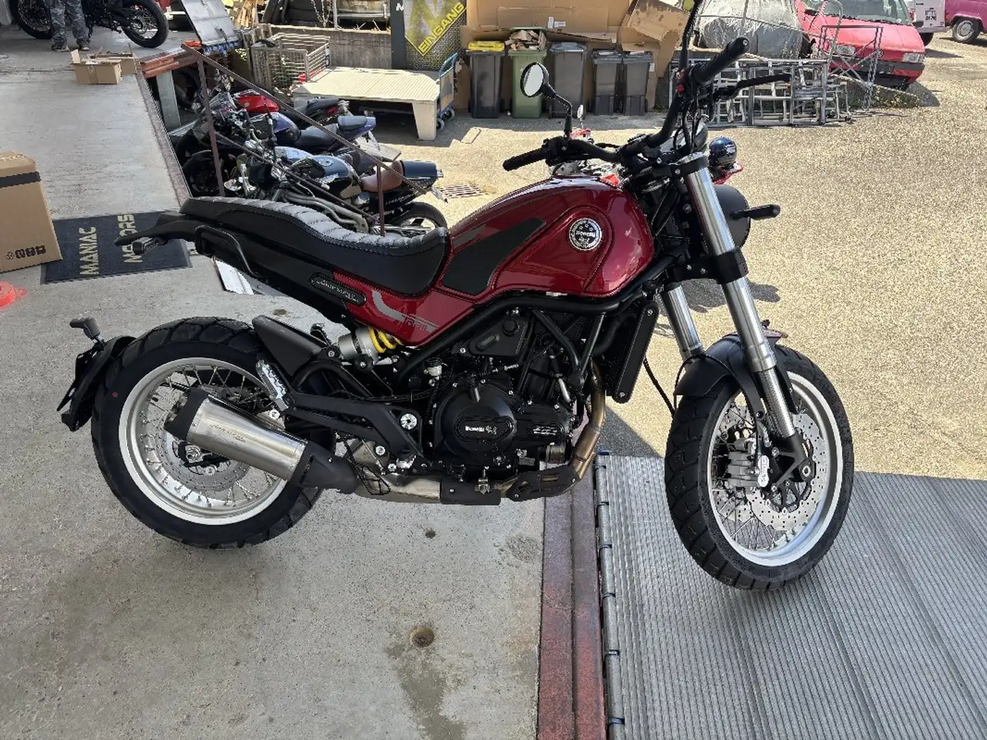 Benelli Leoncino 500 x Rot - 2
