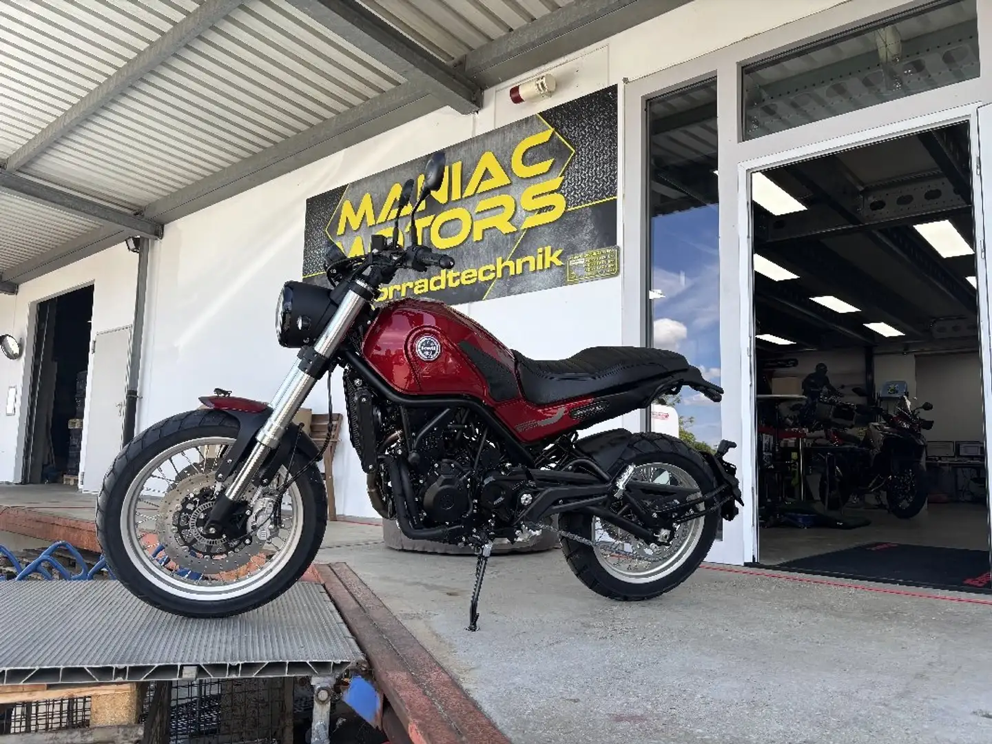 Benelli Leoncino 500 x Rot - 1