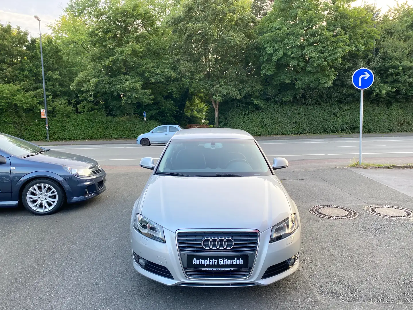 Audi A3 1.4 TFSI Sportback S tronic Ambiente XENON PDC SHZ Plateado - 2