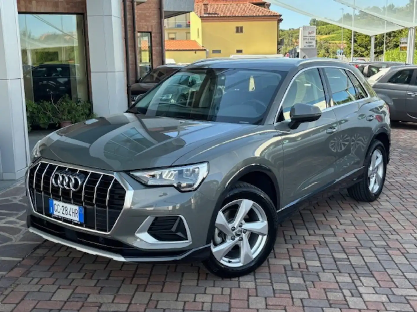 Audi Q3 35 TDI S tronic Business Advanced Grey - 1