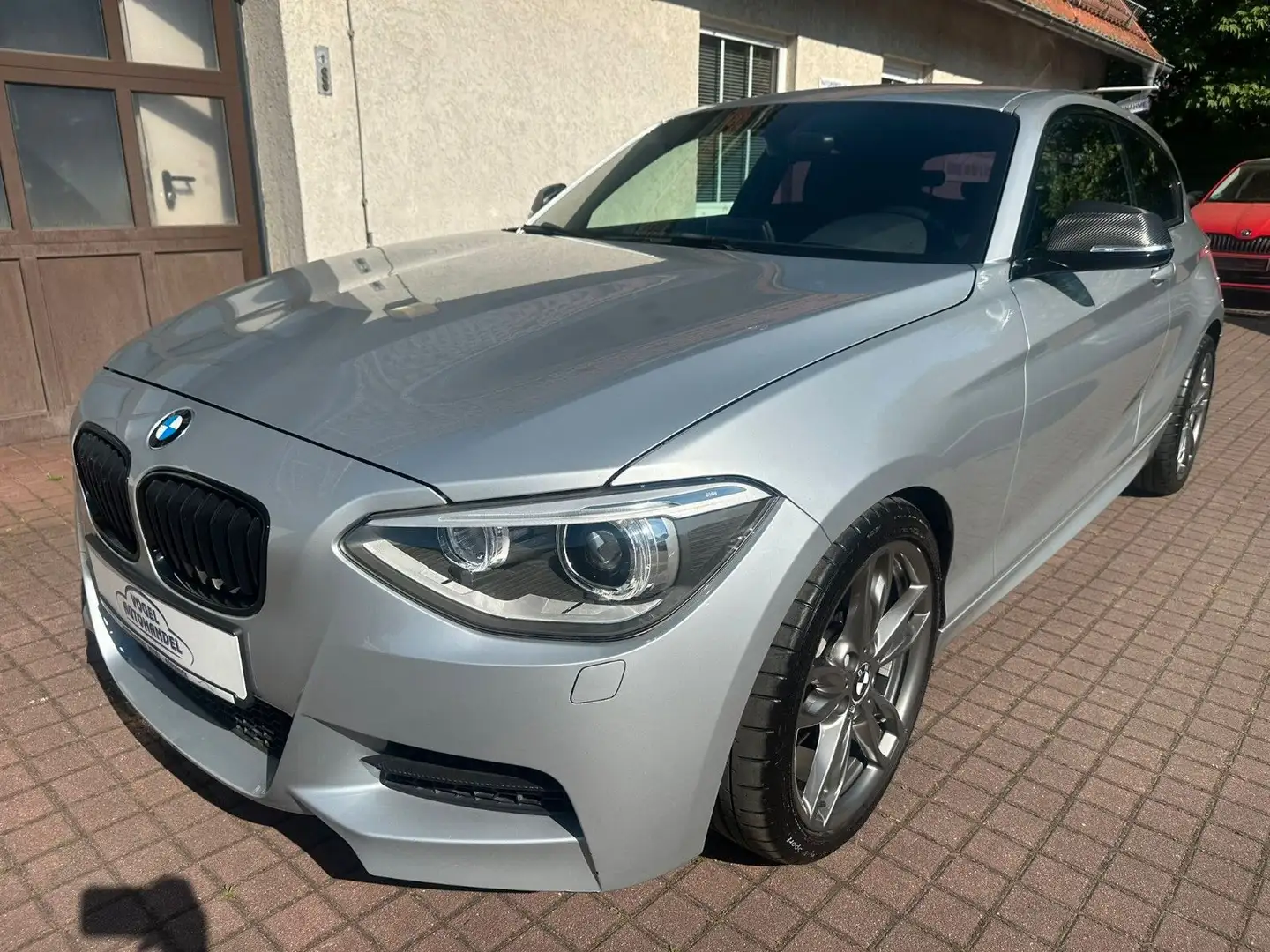 BMW 135 i*LEDER*XENON*SCHALTER*SITZHZG* Argintiu - 1
