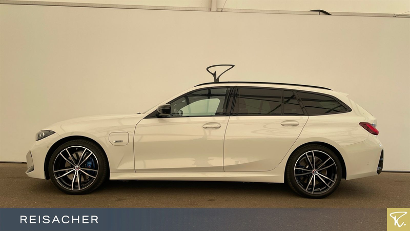 BMW 330 e A xDrive Tou M-Sport PRO,Pano,AHK,360° — photo 9