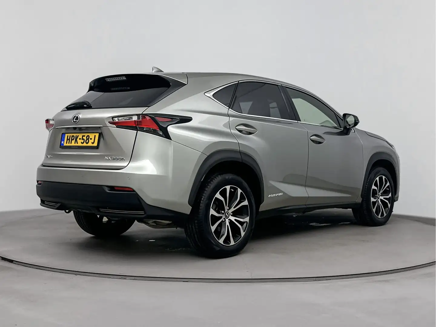 Lexus NX 300h AWD Luxury Line Limited | Stoelverwarming | Panora Grijs - 2