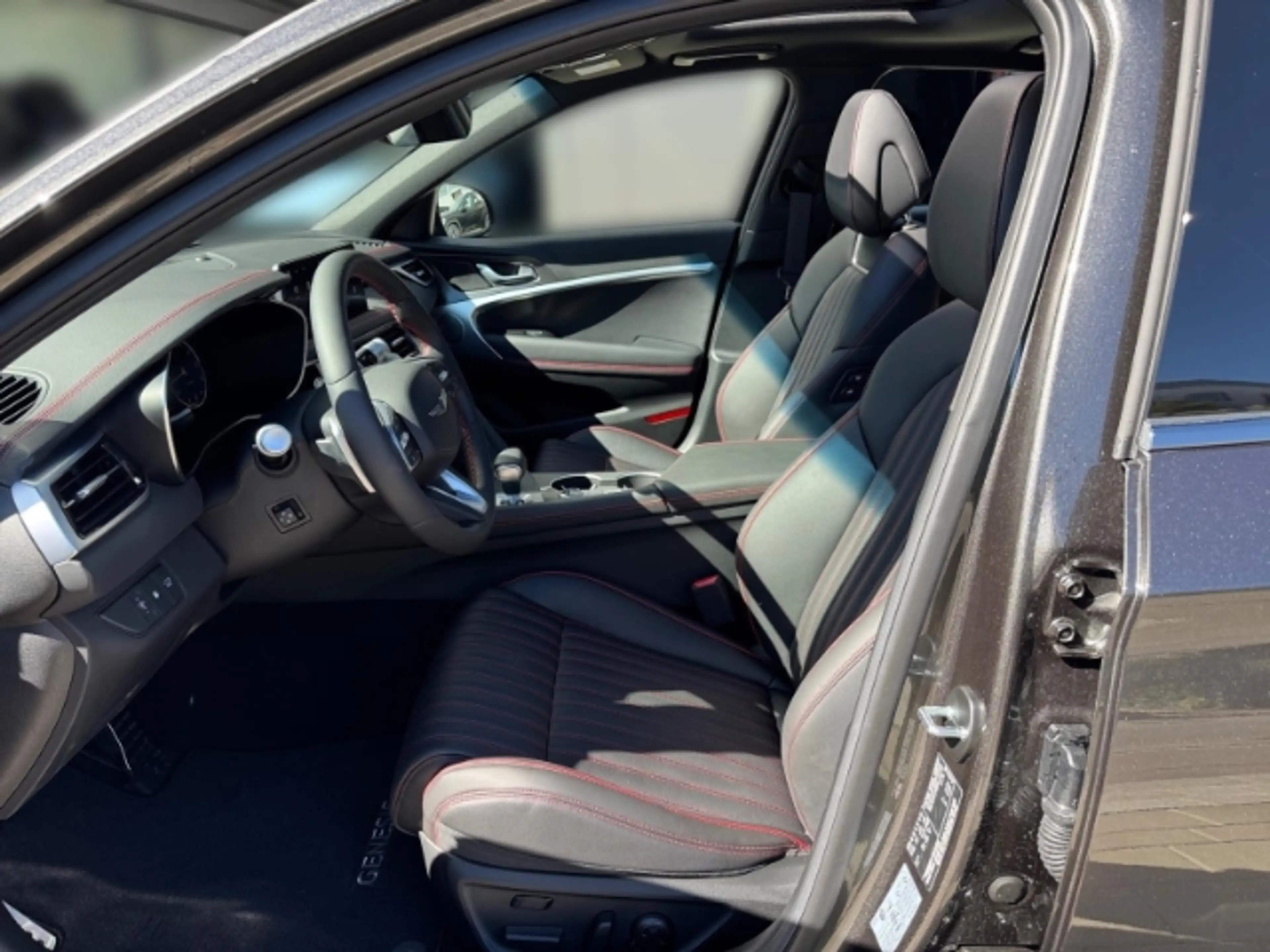 Genesis G70 Shooting Brake 2.0T RWD Sport Leder LED Sperrdiff. — photo 7
