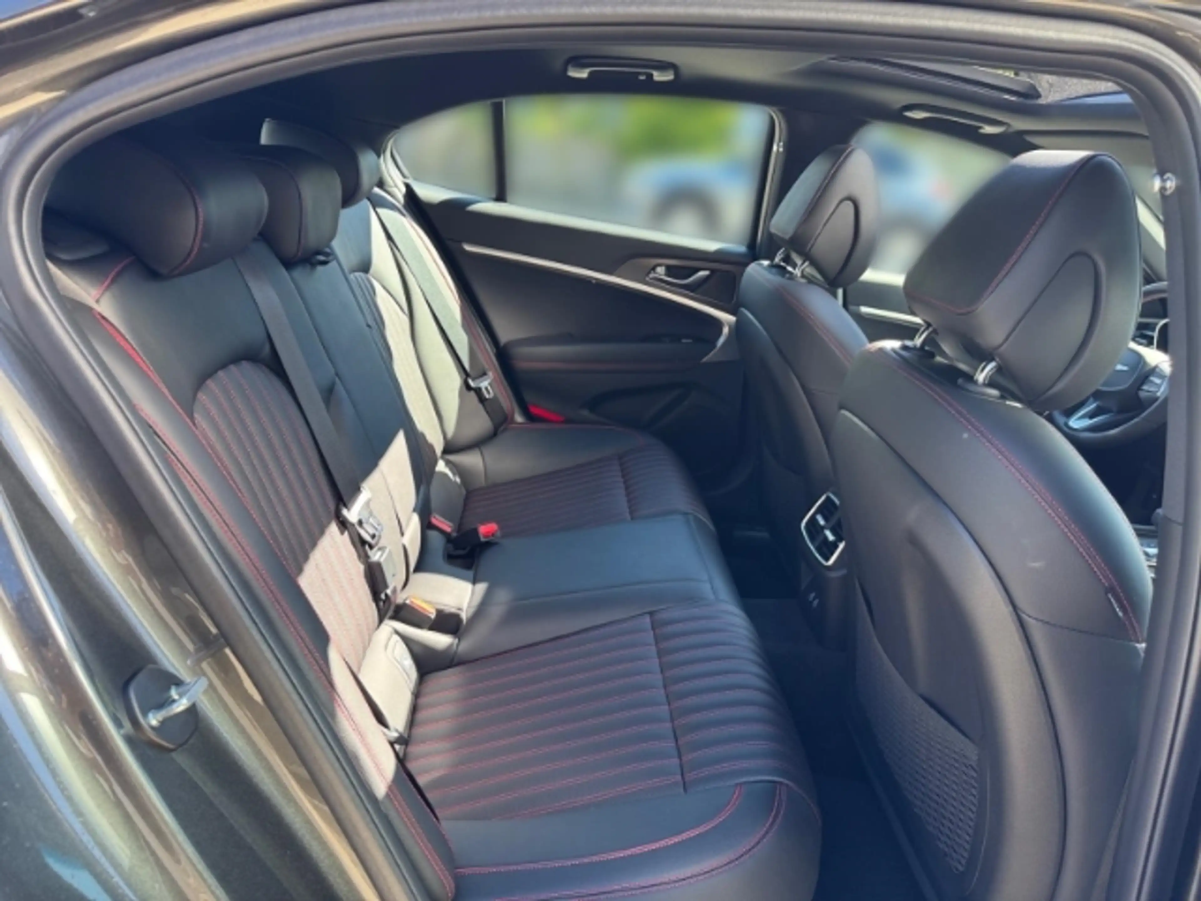Genesis G70 Shooting Brake 2.0T RWD Sport Leder LED Sperrdiff. — photo 13