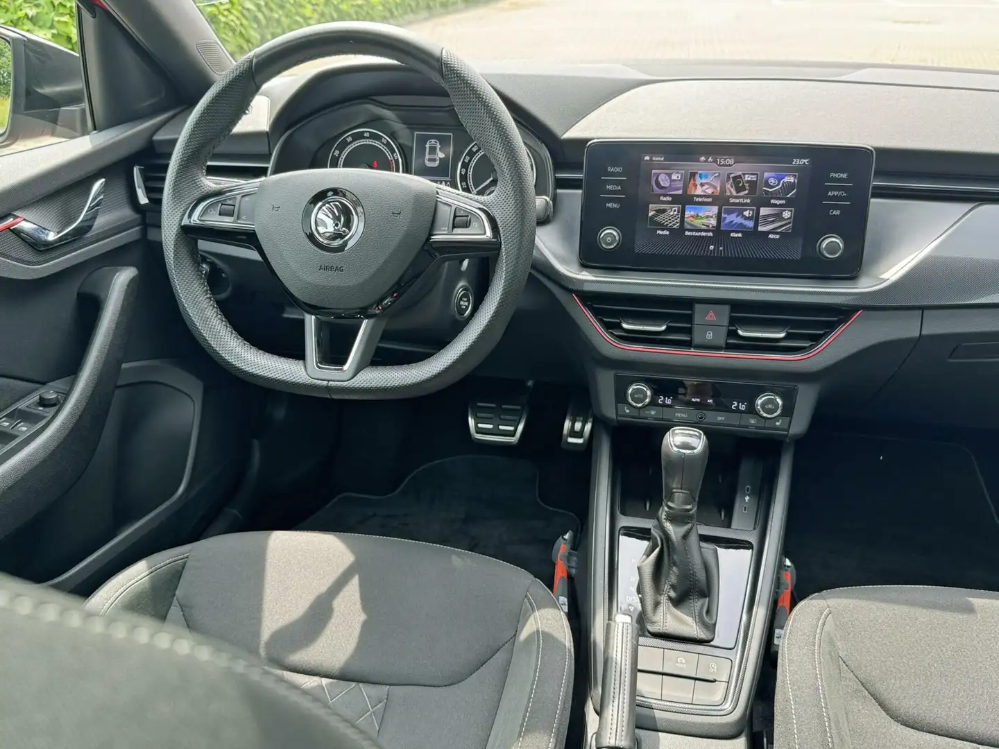 Skoda Scala 1.5 TSI 110kW Sport Business DSG|Panoramadak|CarPl Rot - 2
